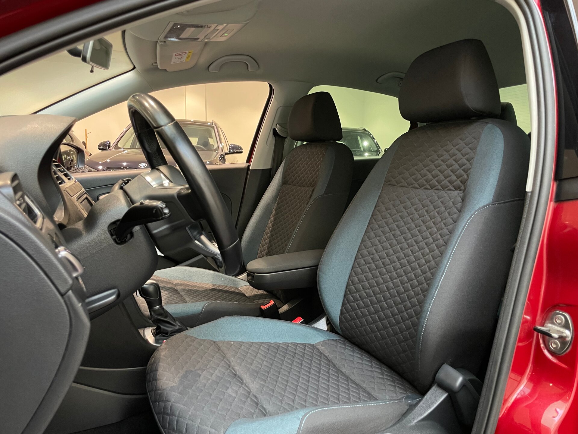 Автомобиль Volkswagen Polo 1.6 AT (110 л.с.) - 8