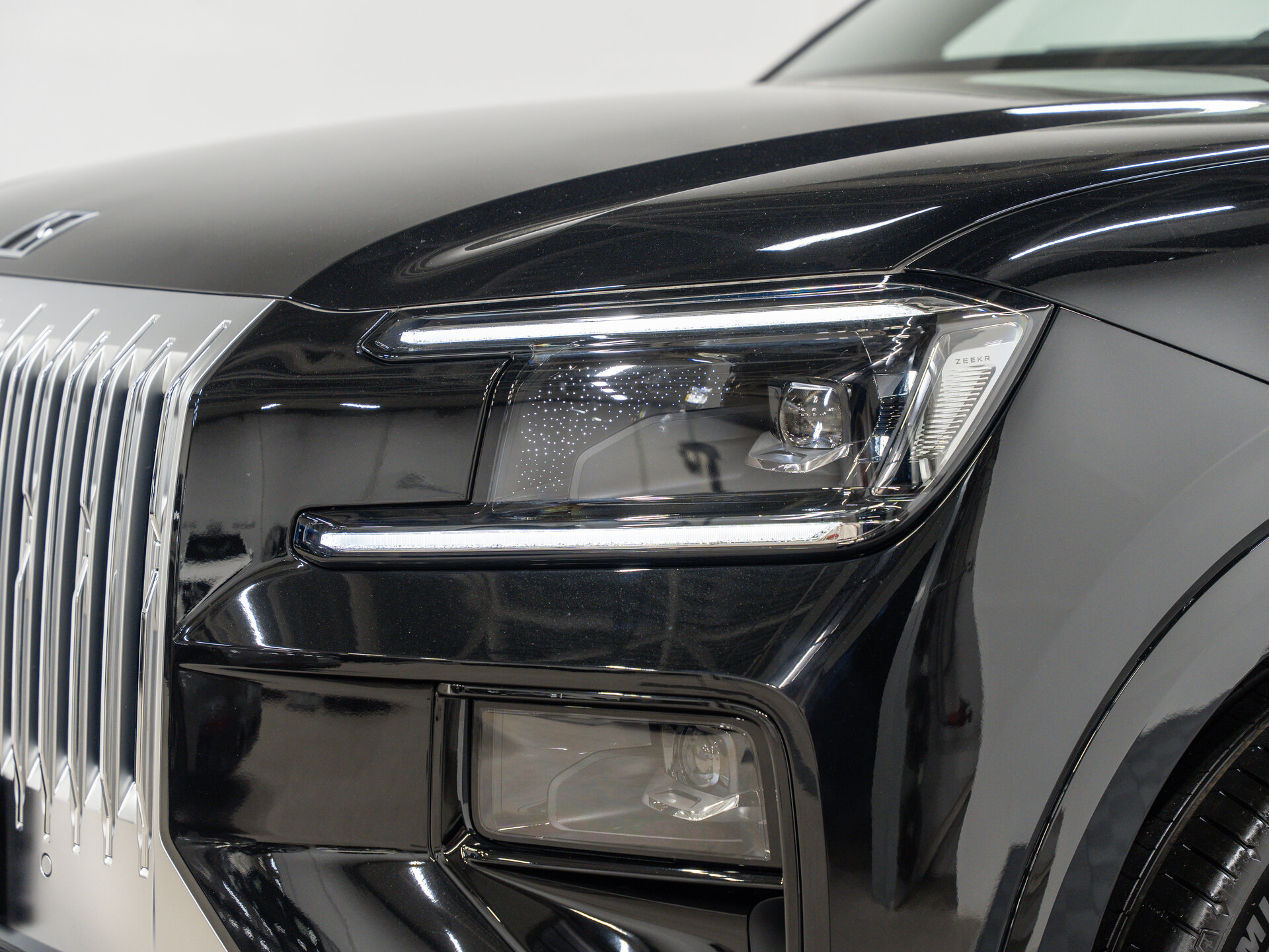 Автомобиль Zeekr 8X 70 kWh 2.0hyb AT (898 л.с.) 4WD - 2