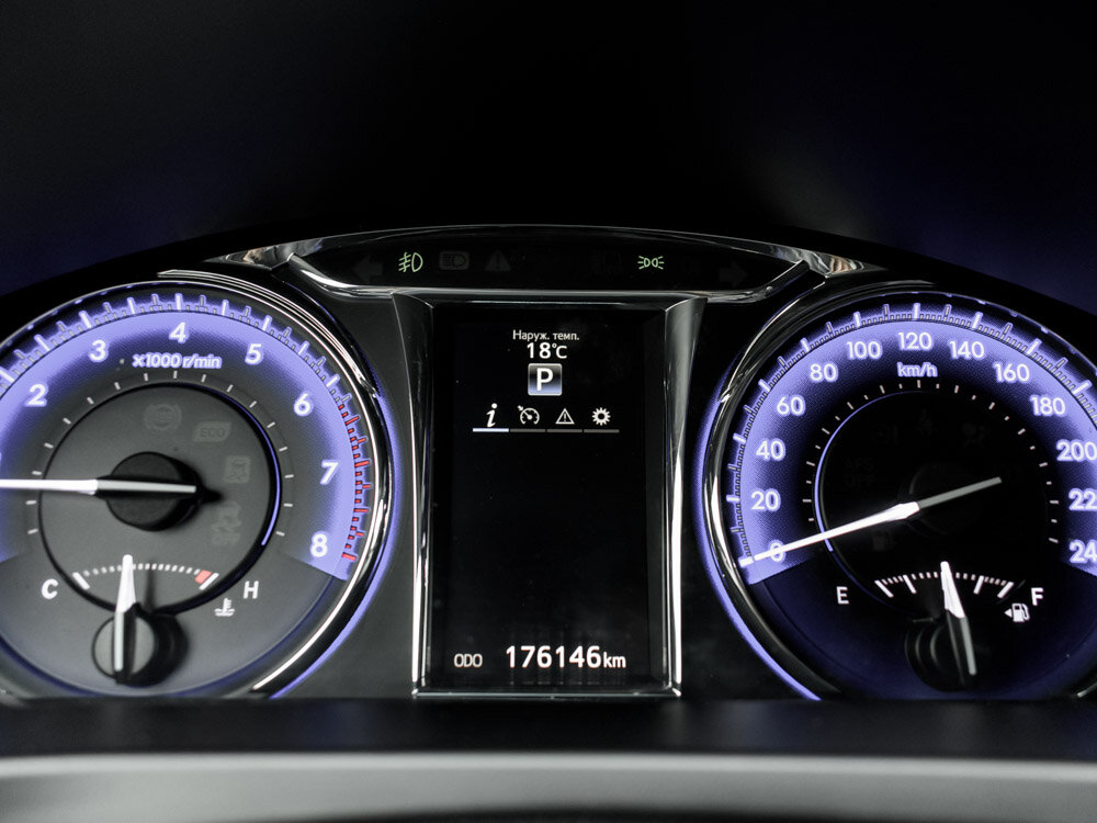 Купить Toyota Camry 2.5 AT (181 л.с.), 2017 в Екатеренбурге