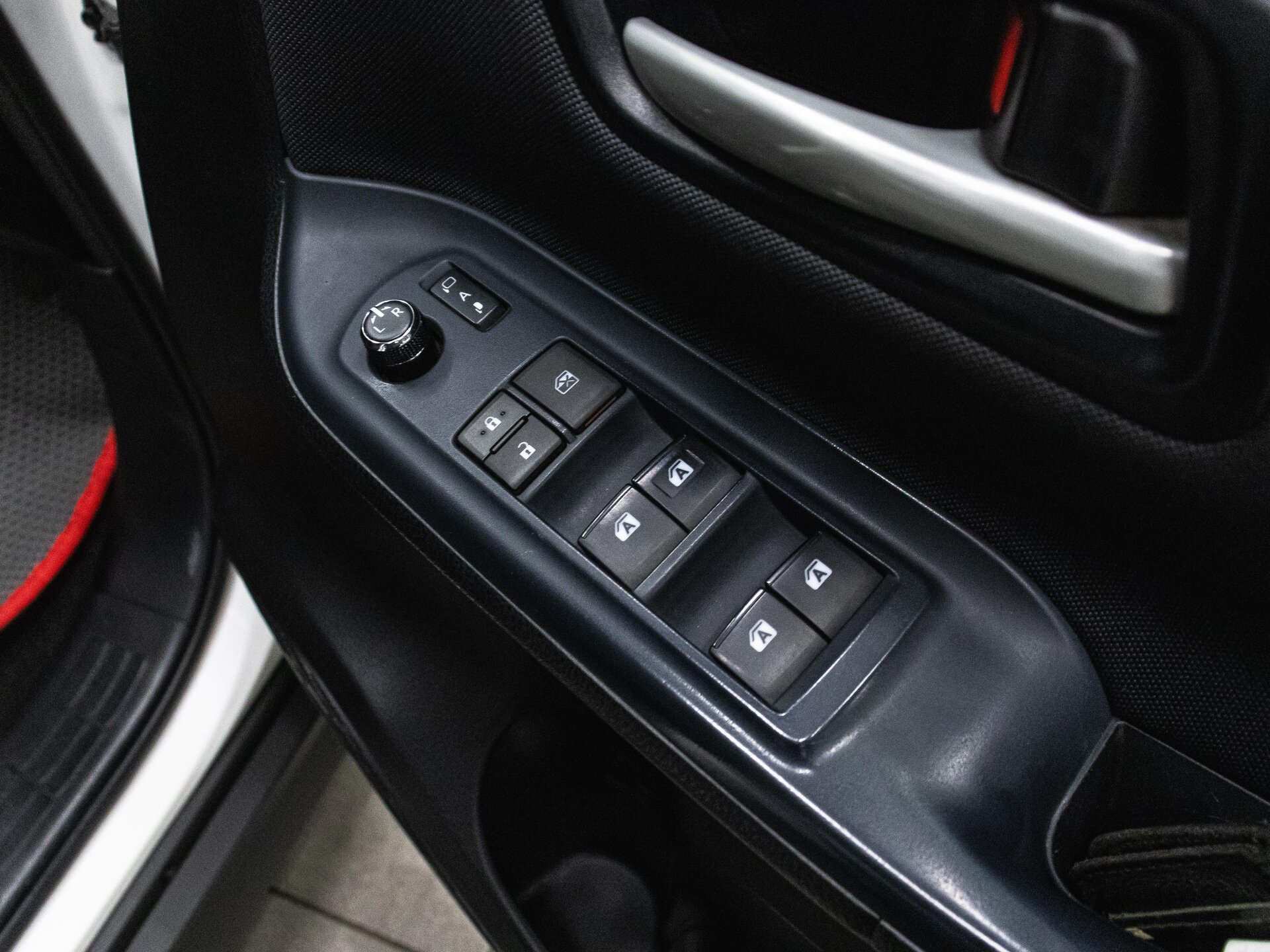 Toyota Noah 2017 10