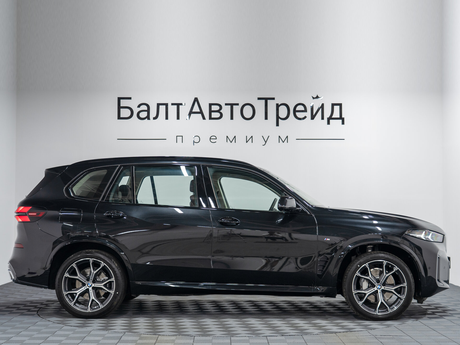 Автомобиль BMW X5 30Li 2.0 AT (258 л.с.) 4WD - 6