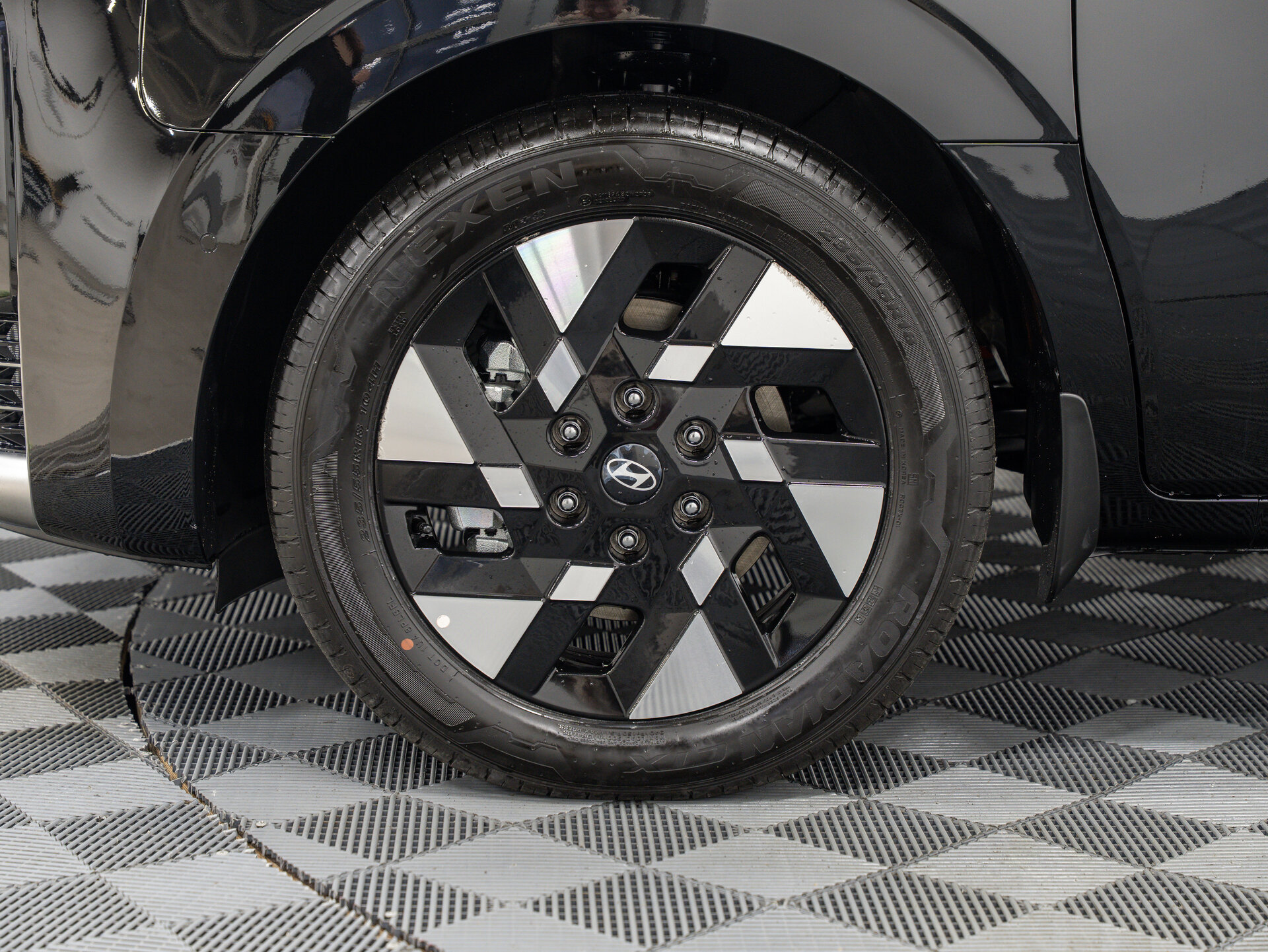 Автомобиль Hyundai Staria 1.6hyb AT (245 л.с.) - 3