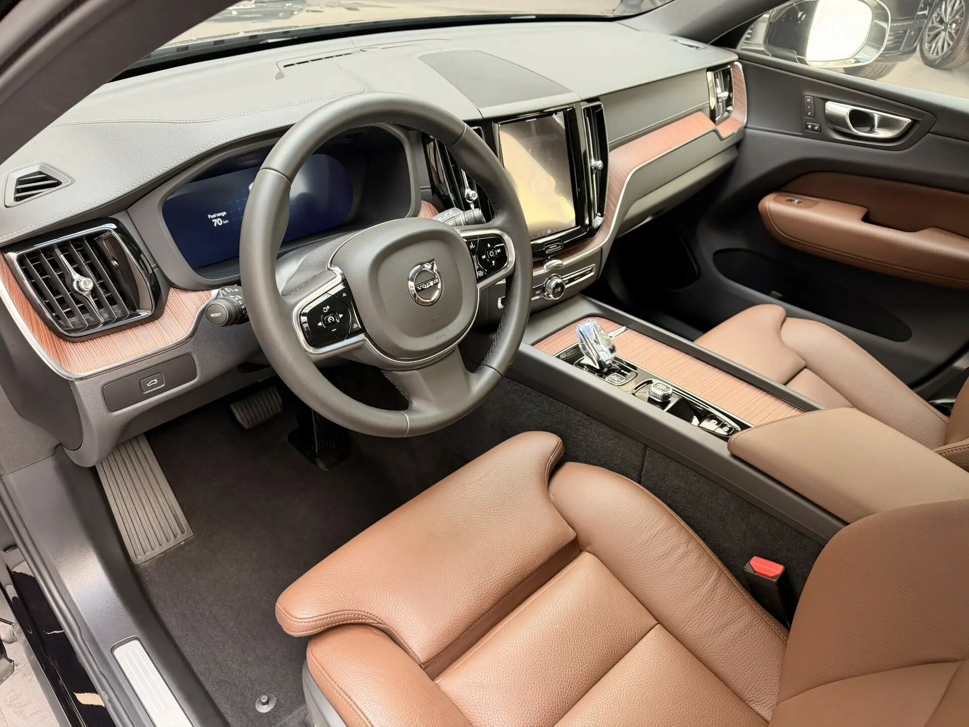 Автомобиль Volvo XC60 2.0 AT (250 л.с.) 4WD - 11