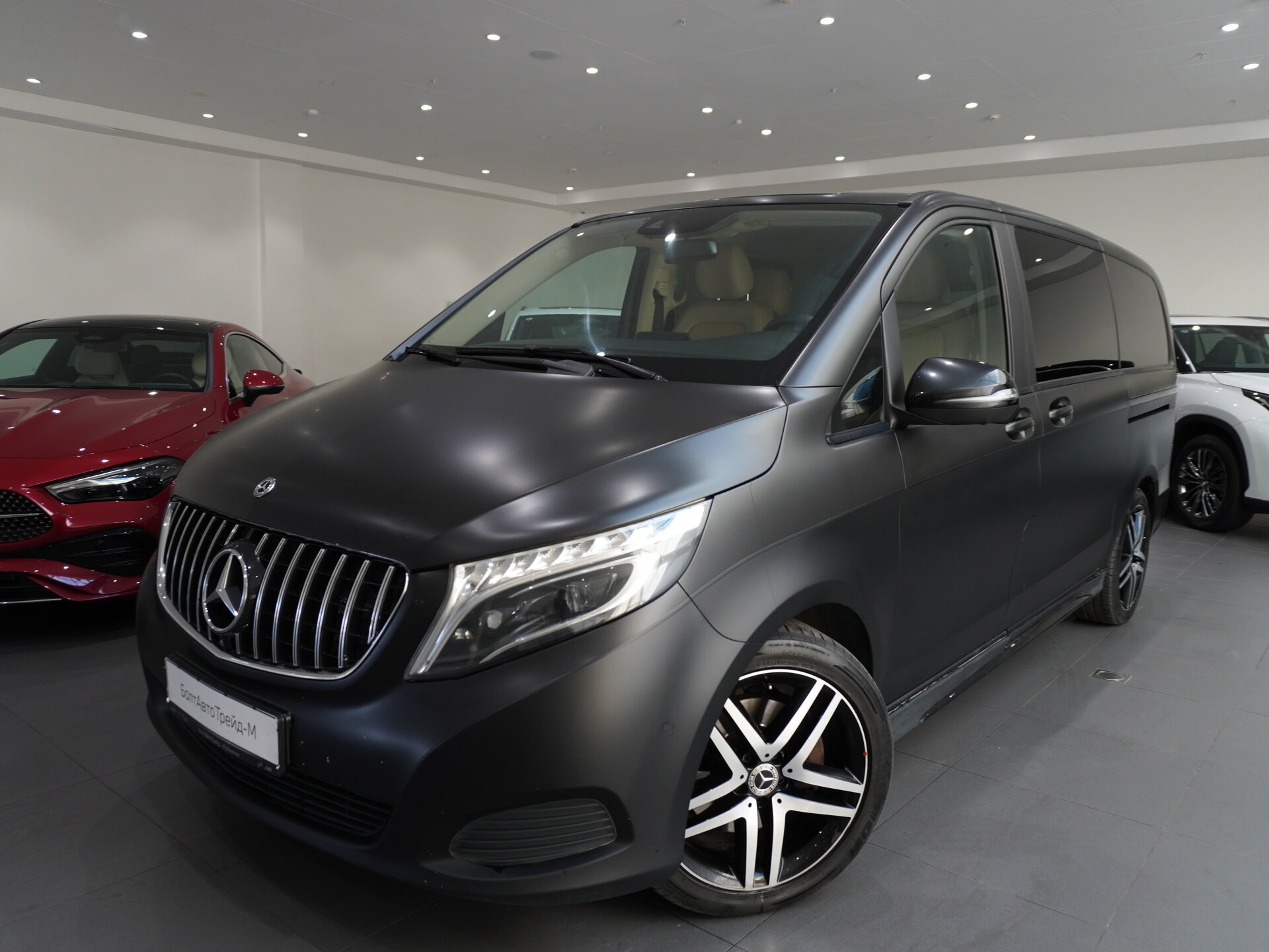 Автомобиль Mercedes-Benz V-Класс 250 d длинный 2.1d AT (190 л.с.) 4WD - 1