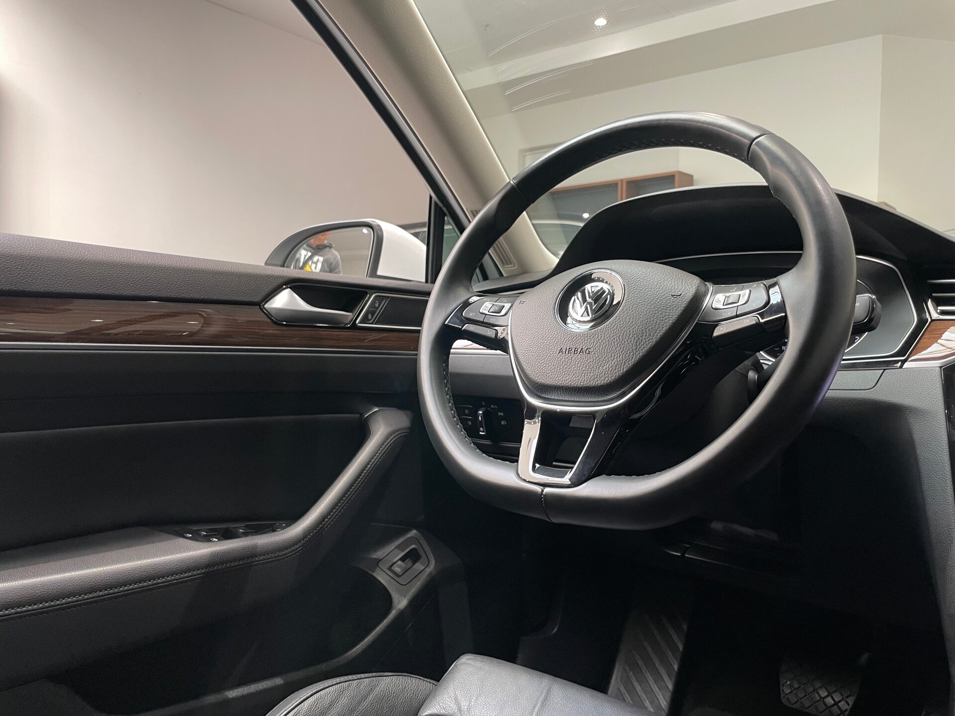 Автомобиль Volkswagen Passat 1.8 AMT (180 л.с.) - 15
