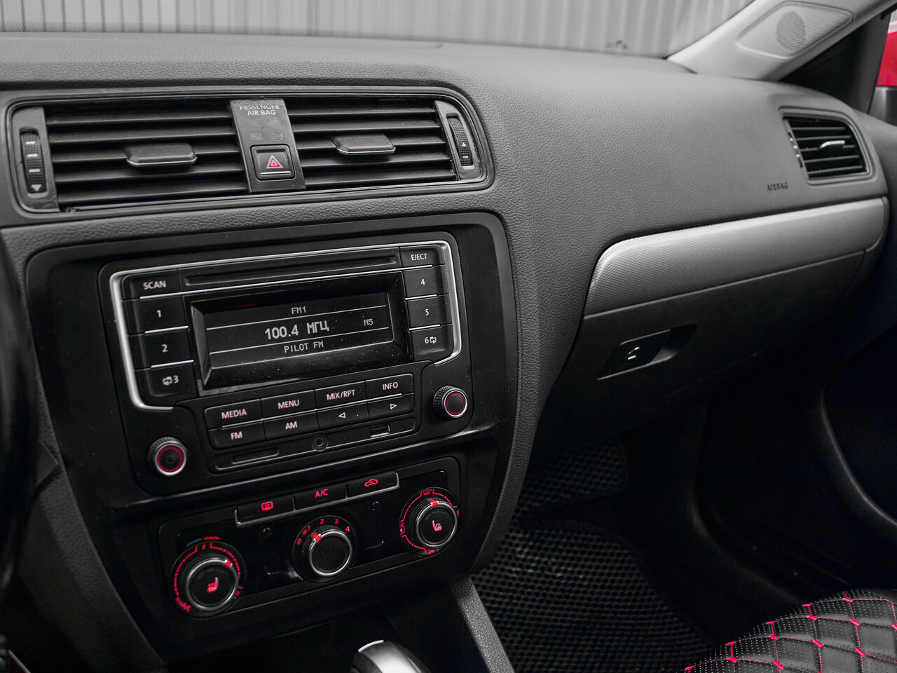 Купить Volkswagen Jetta 1.6 AT (105 л.с.), 2014 в Екатеренбурге