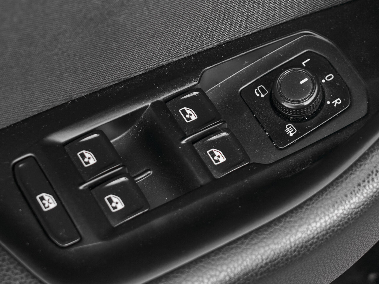 Купить Volkswagen Passat 1.8 AMT (180 л.с.), 2015 в Екатеренбурге