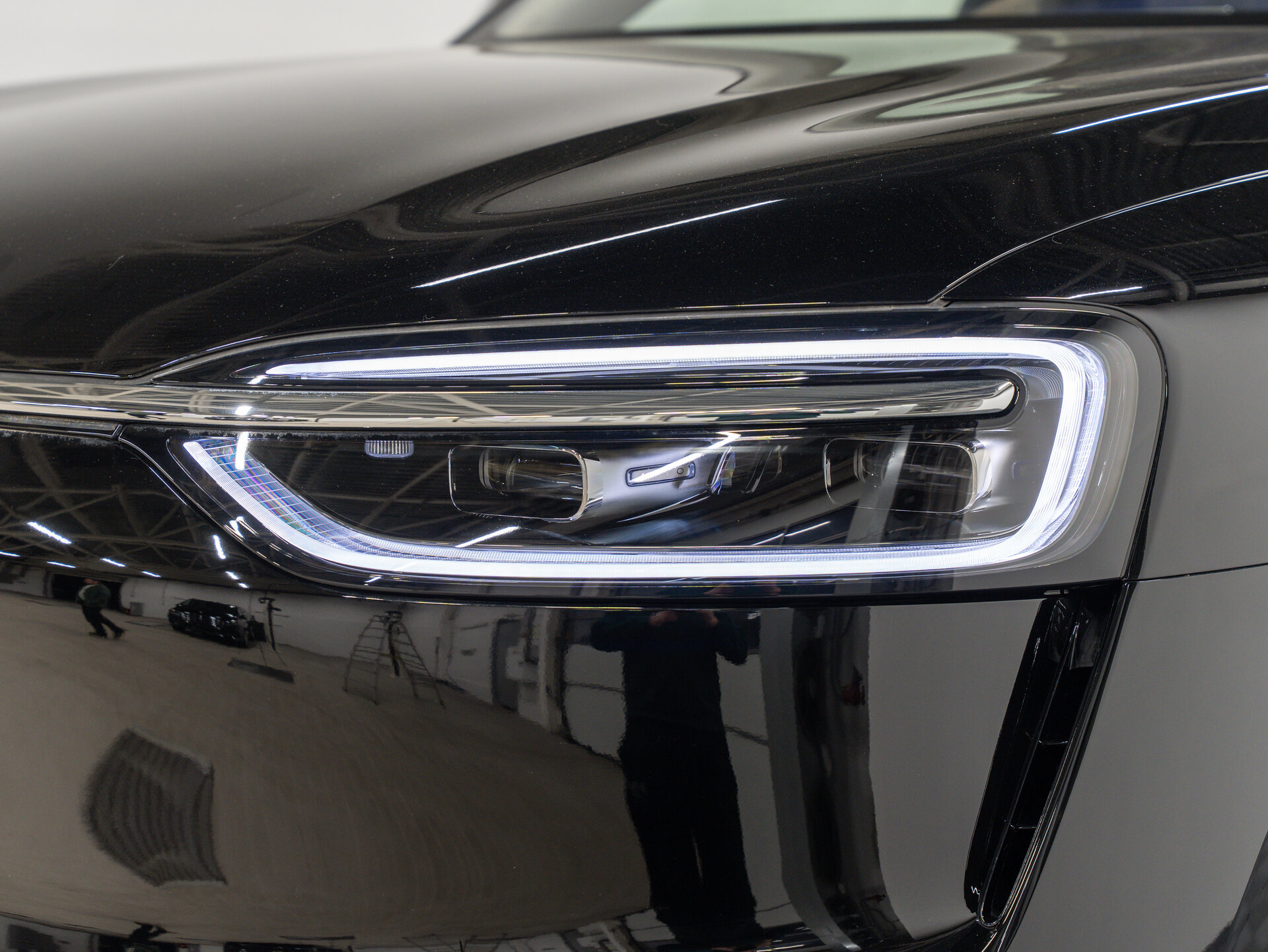 Автомобиль Aito M7 53.4 kWh 1.5hyb AT (533 л.с.) 4WD - 2