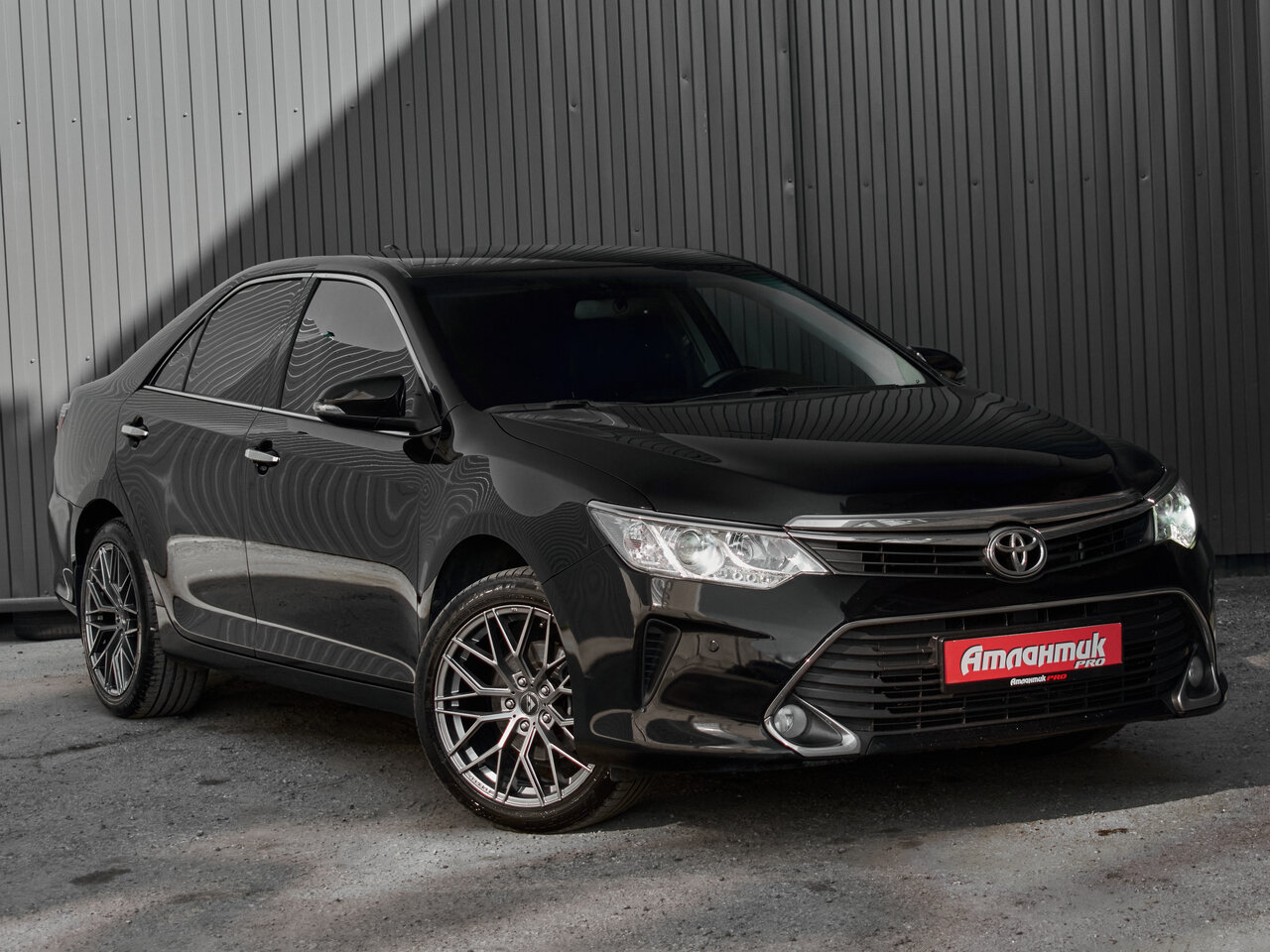 Купить Toyota Camry 2.0 AT (150 л.с.), 2015 в Екатеренбурге