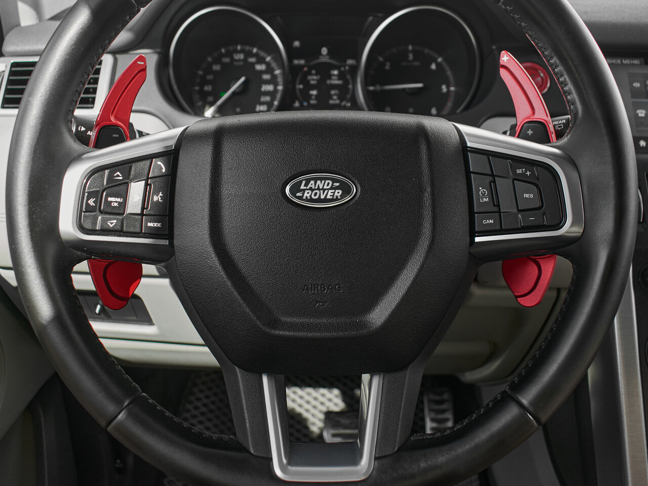 Купить Land Rover Discovery Sport 2.0d AT (180 л.с.) 4WD, 2017 в Екатеренбурге