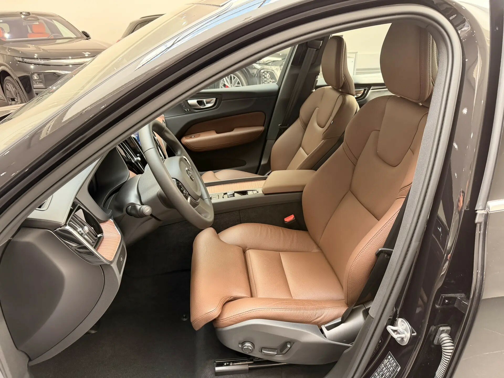 Автомобиль Volvo XC60 2.0 AT (250 л.с.) 4WD - 7