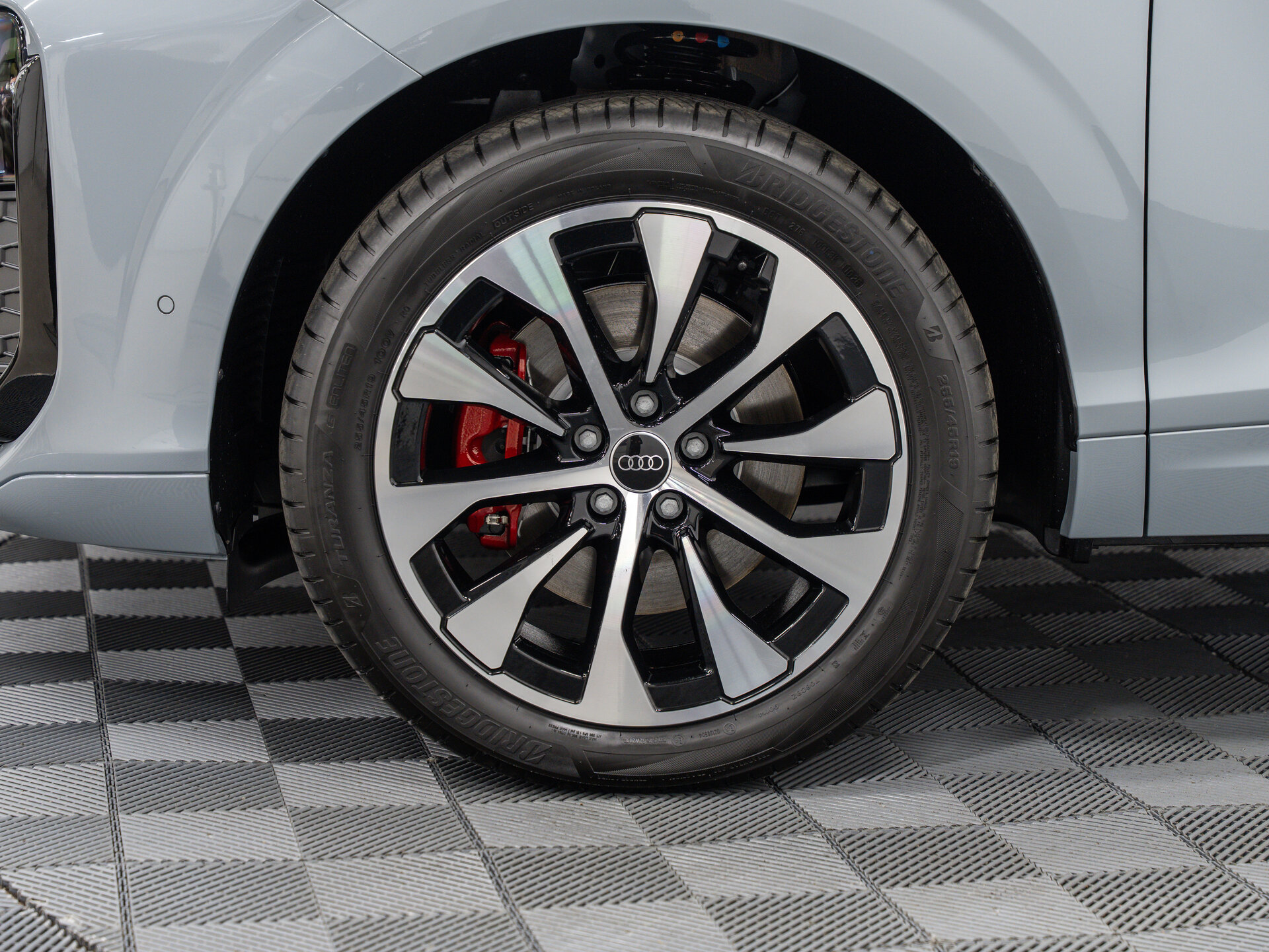 Автомобиль Audi Q3 TFSI 2.0 AMT (258 л.с.) 4WD - 3