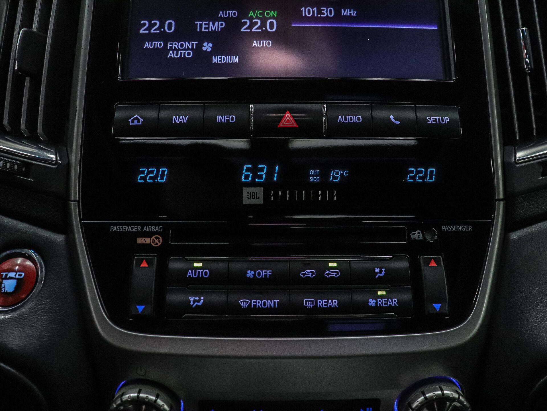 Toyota Land Cruiser 2019 24