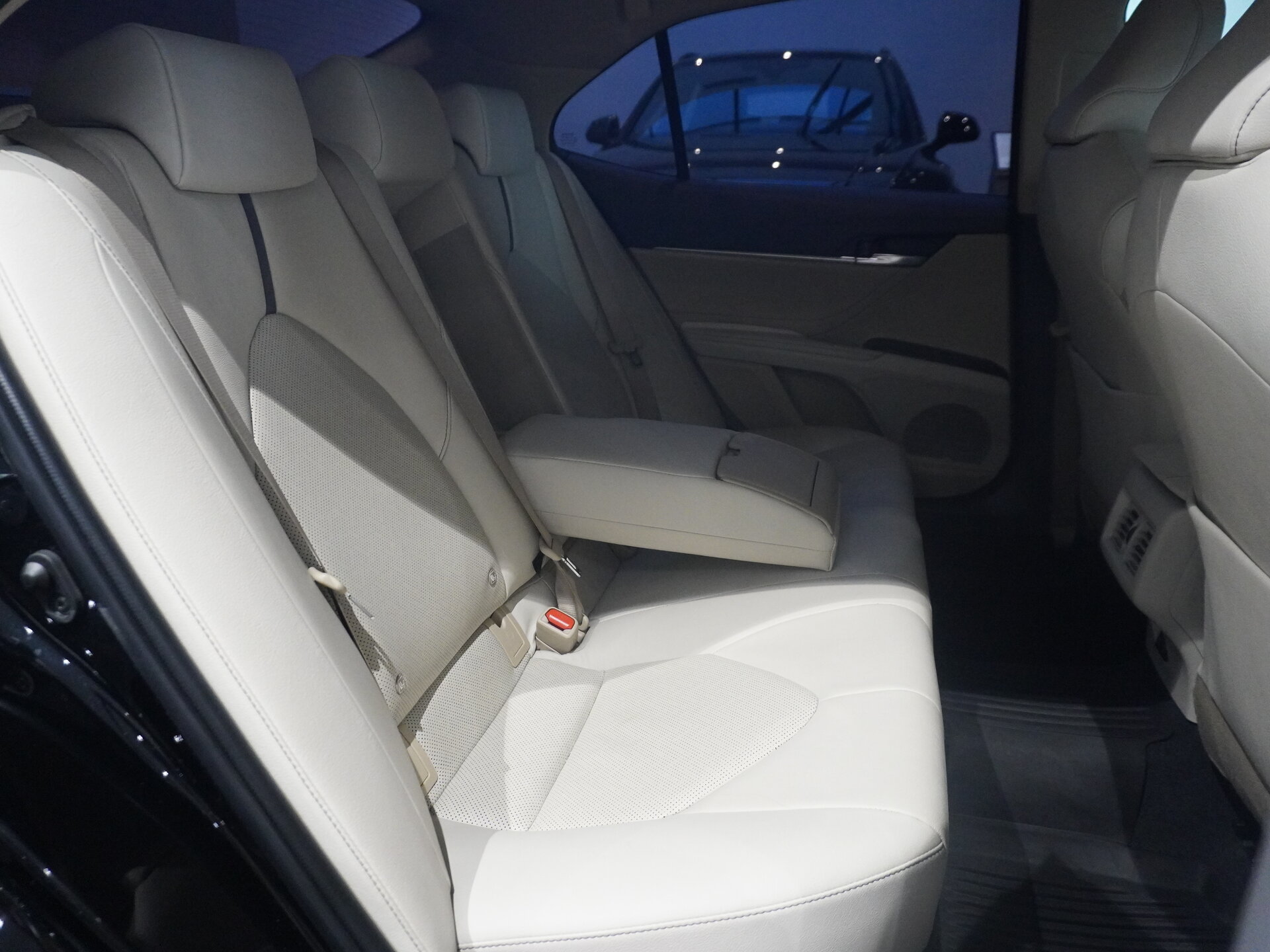 Автомобиль Toyota Camry 2.5 AT (200 л.с.) - 10