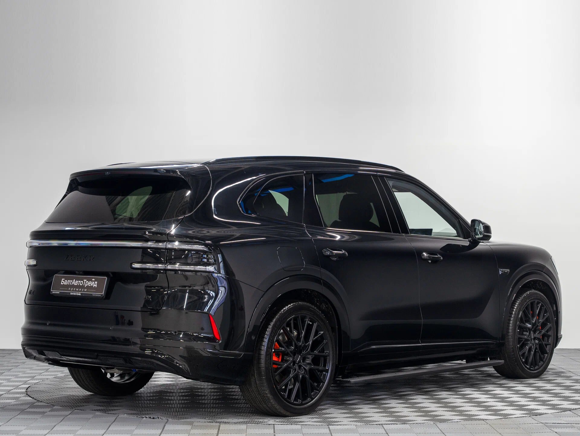 Автомобиль Zeekr 8X 70 kWh 2.0hyb AT (898 л.с.) 4WD - 2