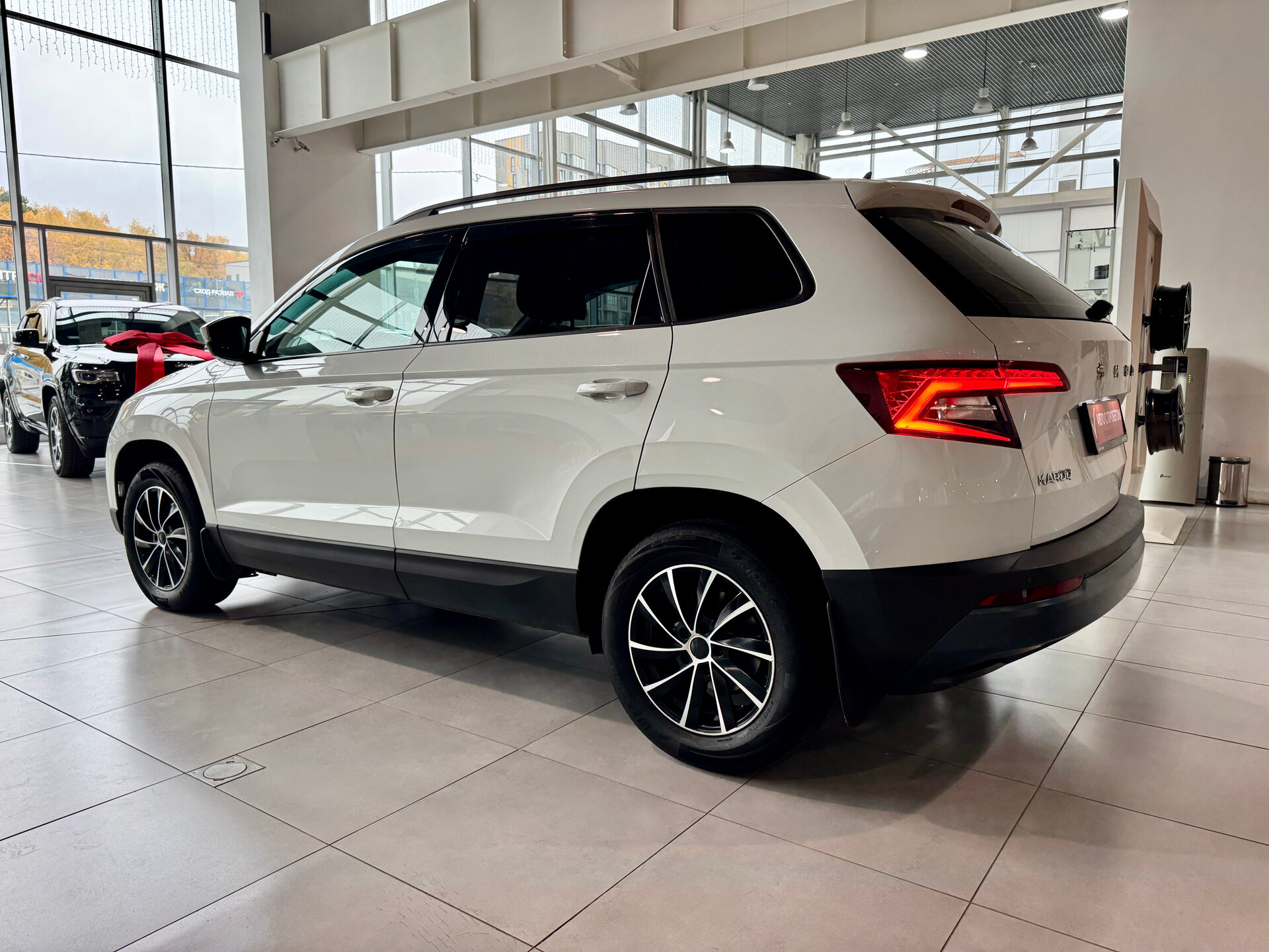 БУ автомобиль Skoda Karoq 2020  1.4 л ( 150 л. с.) Белый с пробегом 177807 км