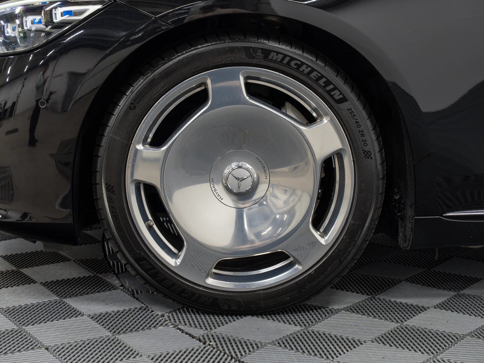 Автомобиль Mercedes-Benz Maybach S-Класс 580 4.0 AT (503 л.с.) 4WD - 5