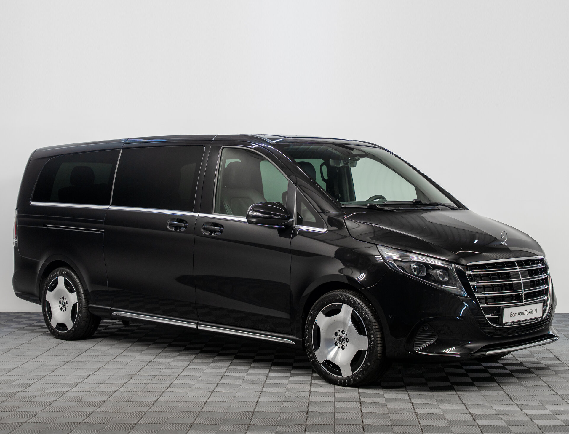 Автомобиль Mercedes-Benz V-Класс 300 d экстра длинный 2.0d AT (237 л.с.) 4WD - 3