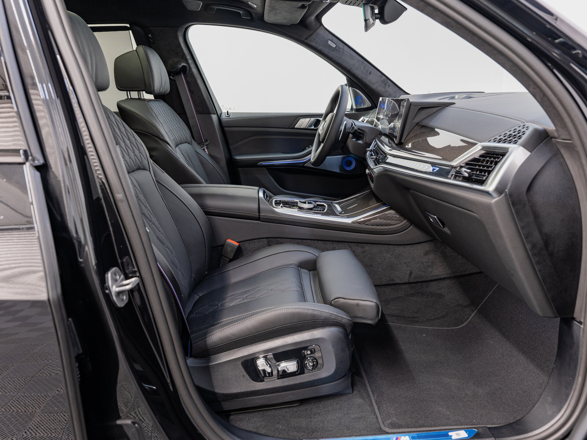 Автомобиль BMW X7 40d 3.0d AT (340 л.с.) 4WD - 17