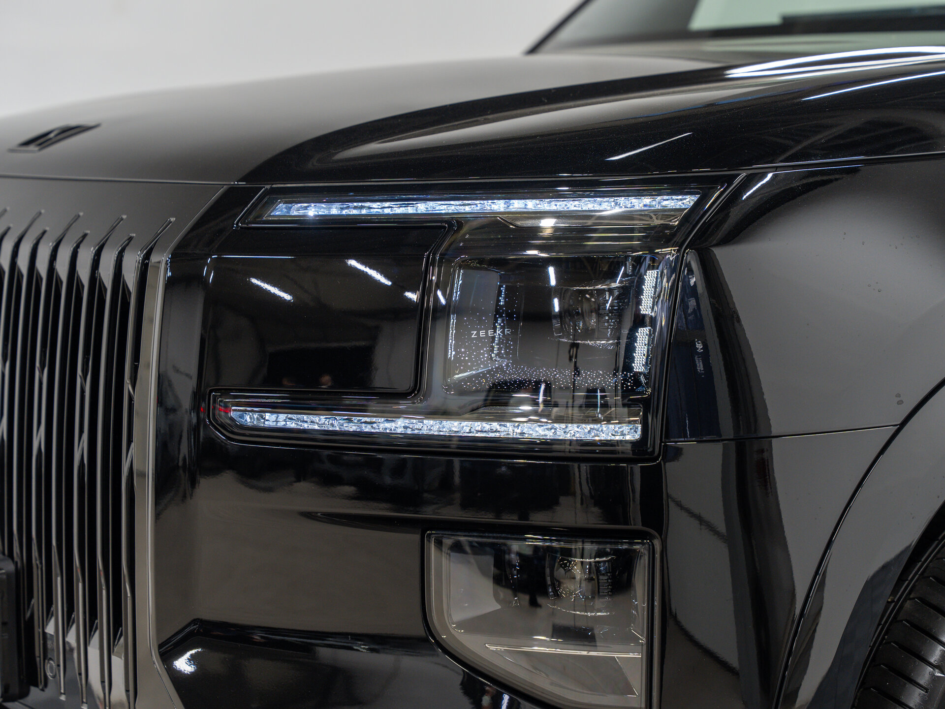 Автомобиль Zeekr 9X 55 kWh (до 3.5 т) 2.0hyb AT (898 л.с.) 4WD - 2