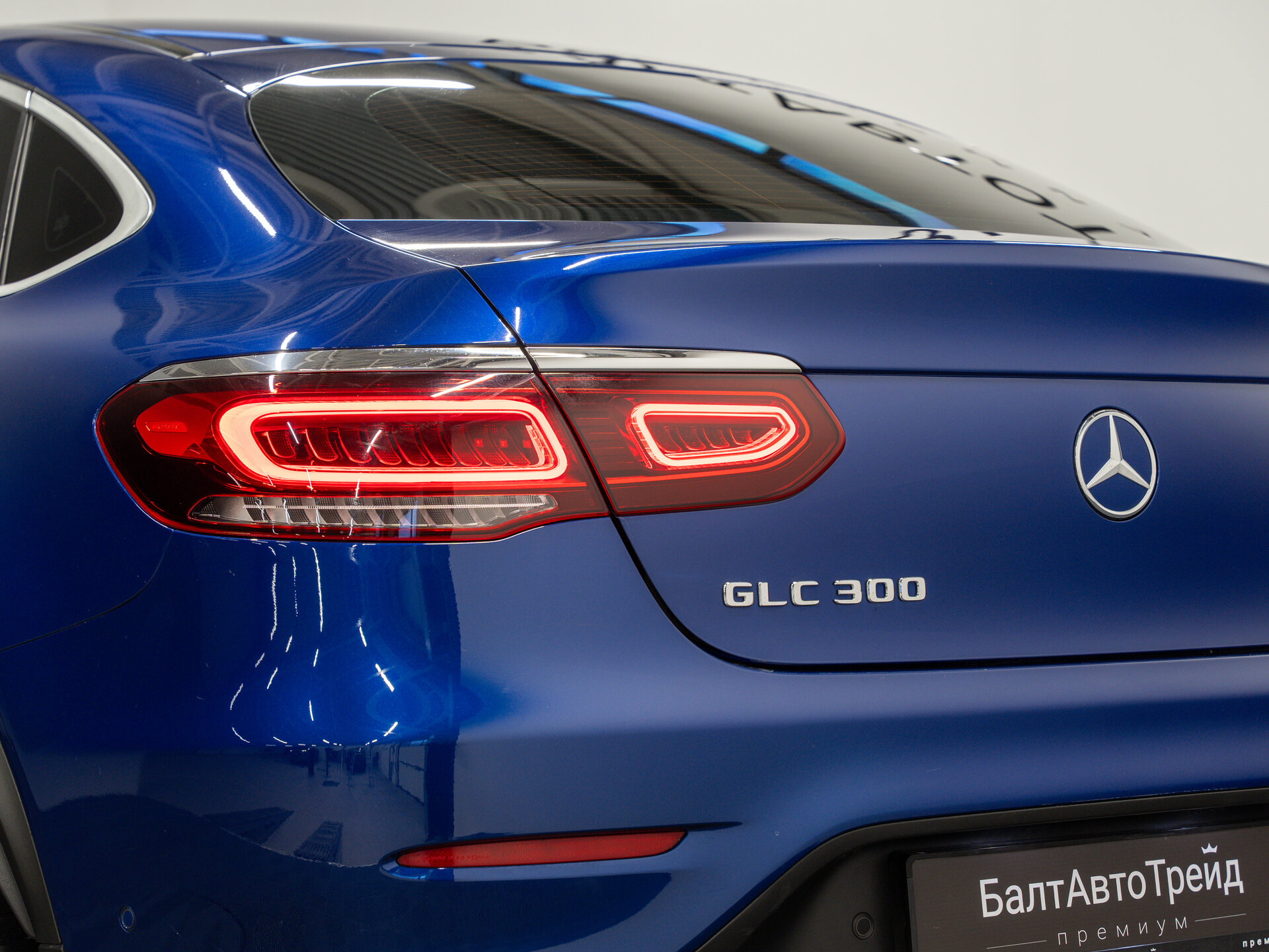Автомобиль Mercedes-Benz GLC Coupe 300 2.0 AT (249 л.с.) 4WD - 10