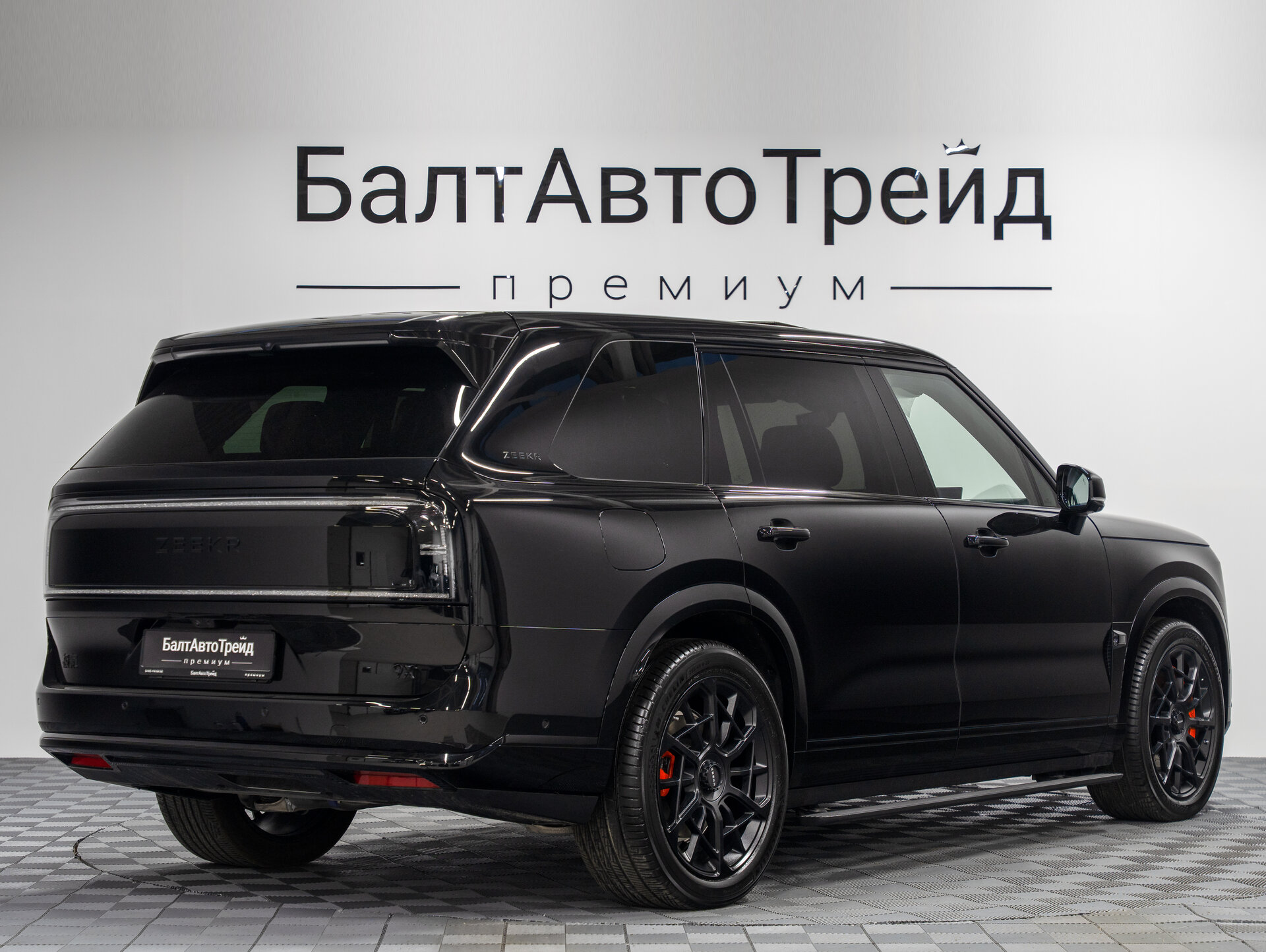 Автомобиль Zeekr 9X 55 kWh (до 3.5 т) 2.0hyb AT (898 л.с.) 4WD - 7