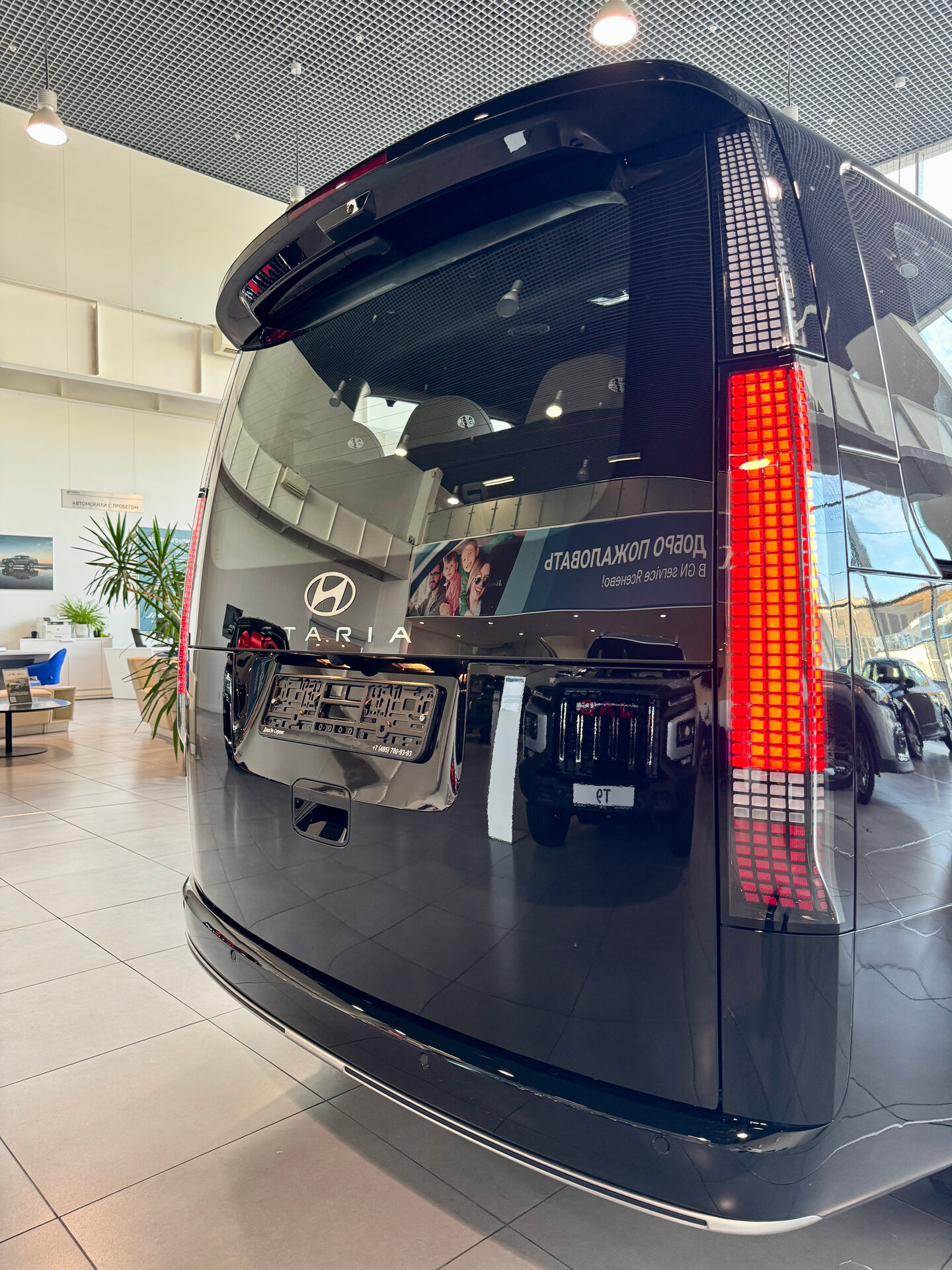 БУ автомобиль Hyundai Staria 2026  1.6 л ( 245 л. с.) Черный с пробегом 20 км