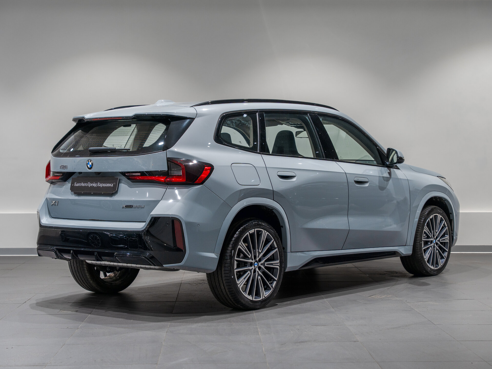 Автомобиль BMW X1 25Li xDrive 2.0 AMT (204 л.с.) 4WD - 5