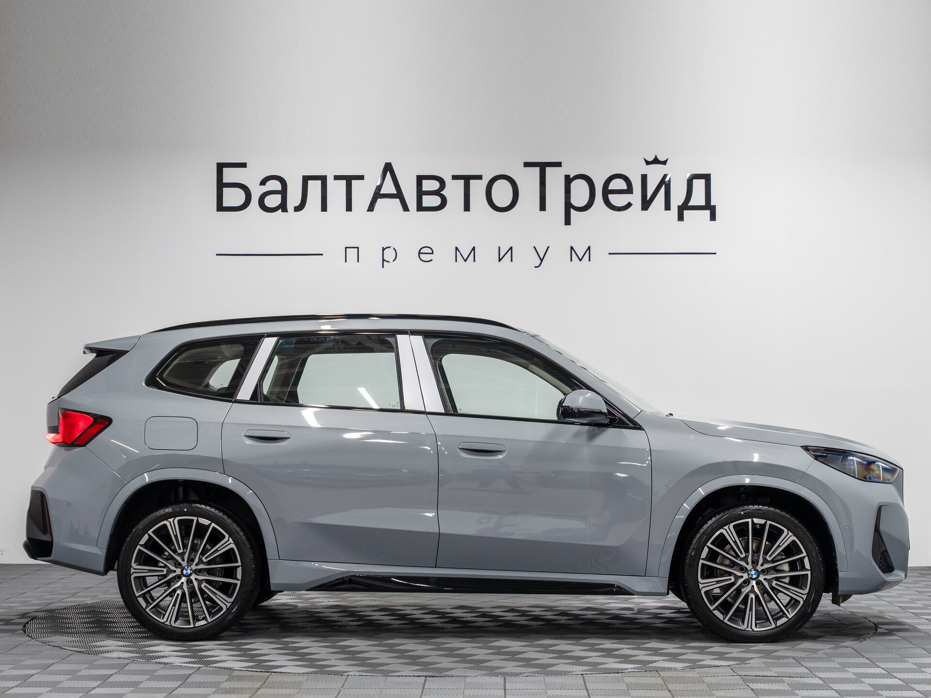 Автомобиль BMW X1 25Li xDrive 2.0 AMT (204 л.с.) 4WD - 6