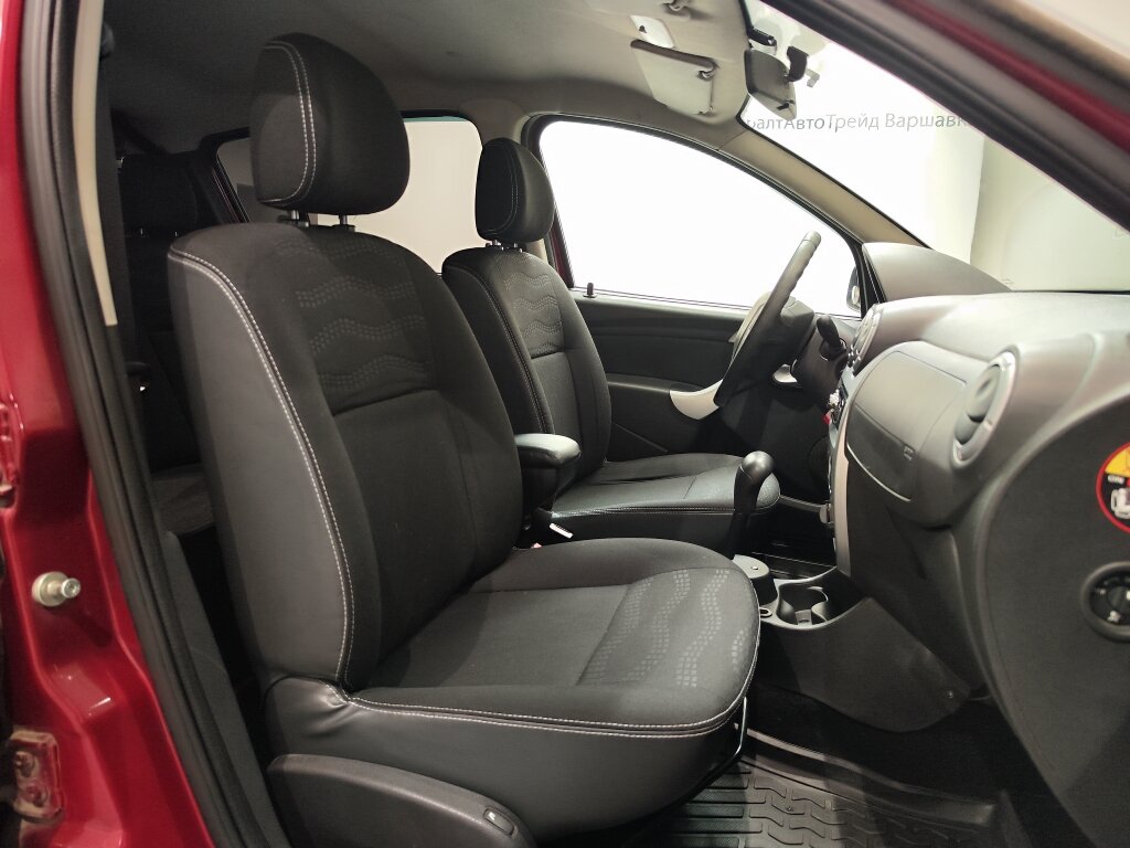 Автомобиль Renault Sandero Stepway 1.6 AT (103 л.с.) - 11