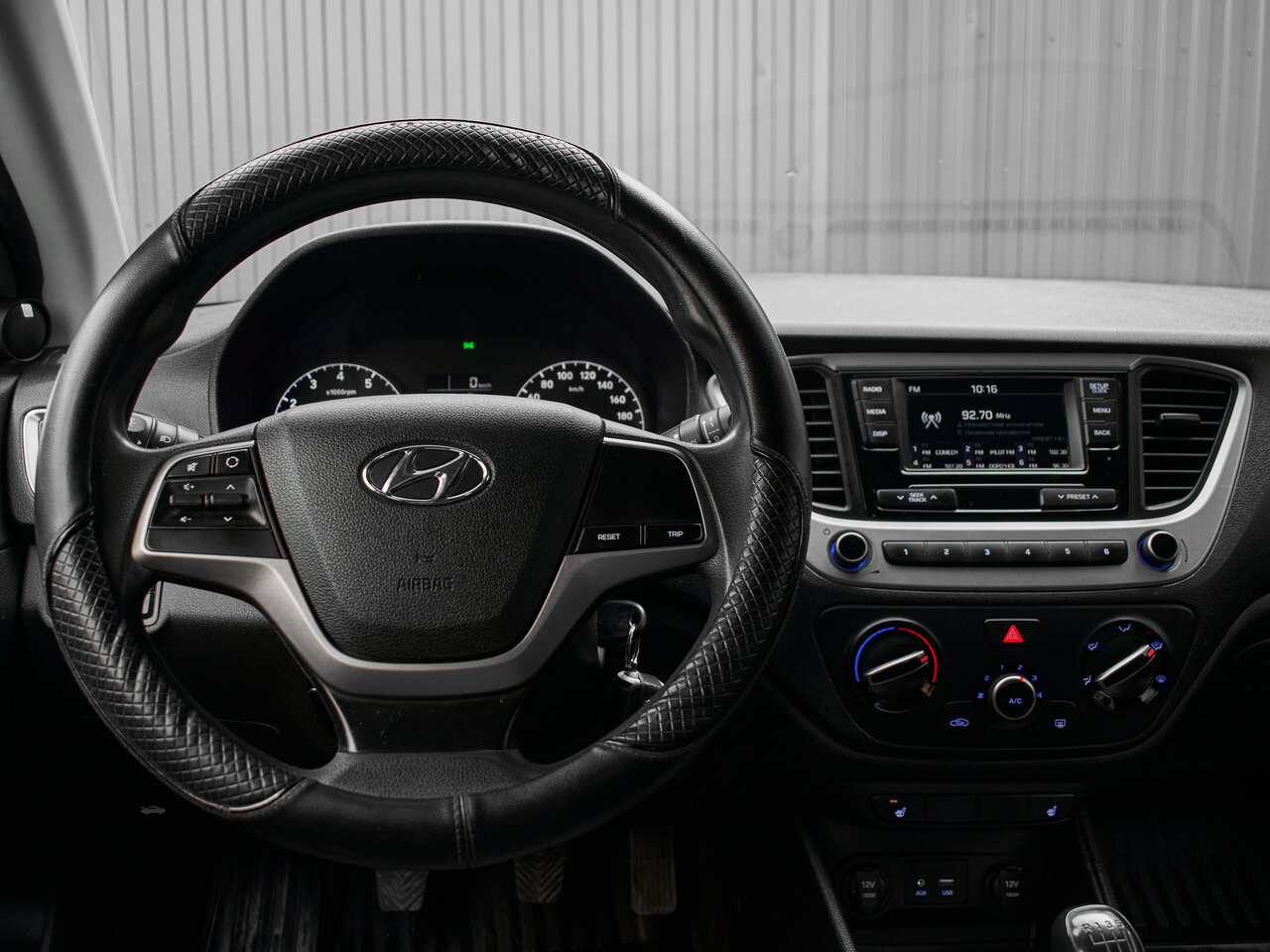 Купить Hyundai Solaris 1.6 MT (123 л.с.), 2017 в Екатеренбурге