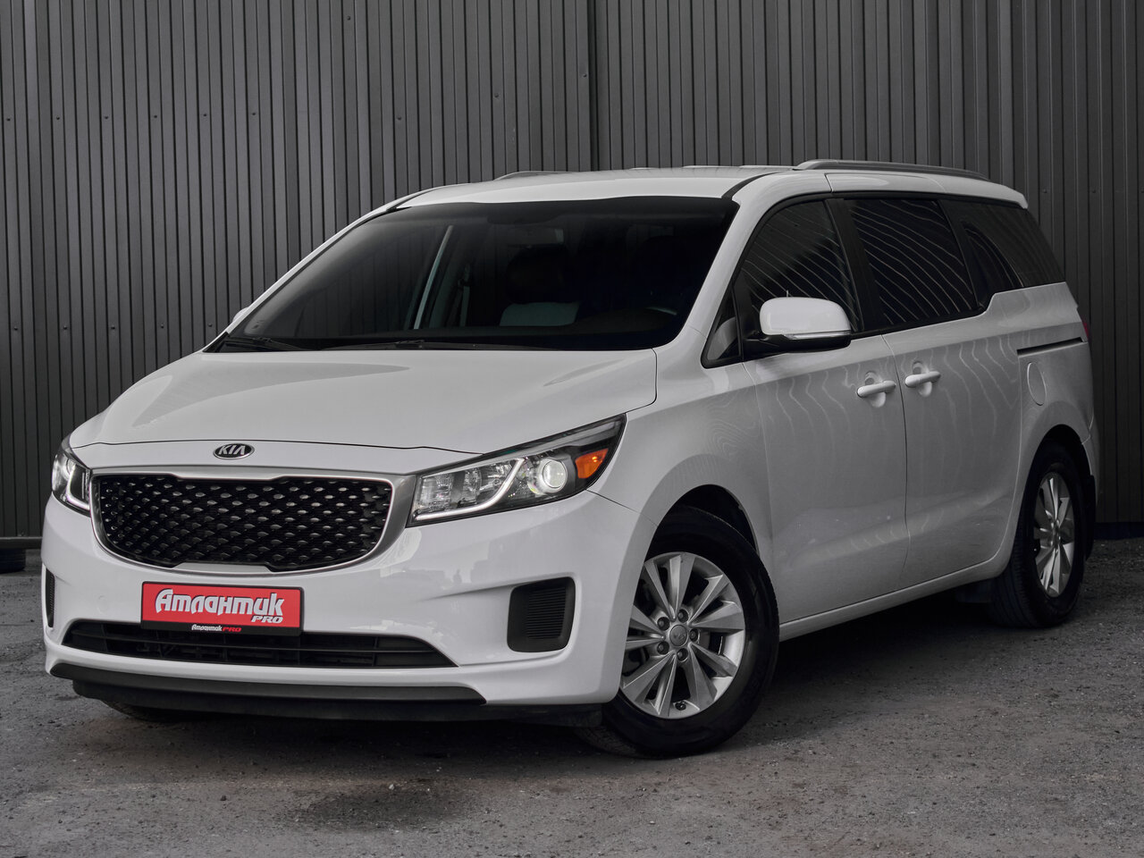 Купить Kia Sedona 3.3 AT (276 л.с.), 2015 в Екатеренбурге