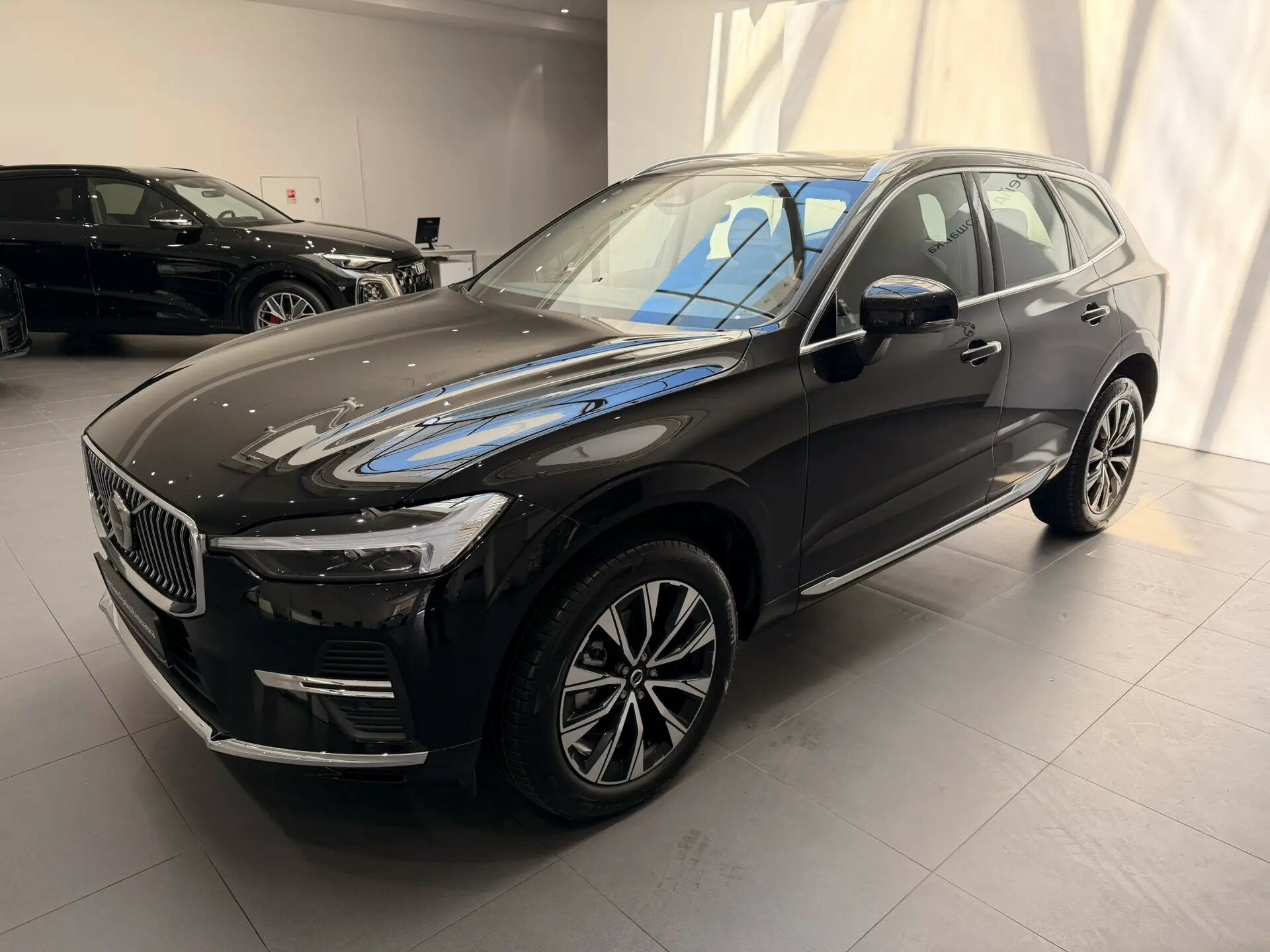 Автомобиль Volvo XC60 2.0 AT (250 л.с.) 4WD - 4