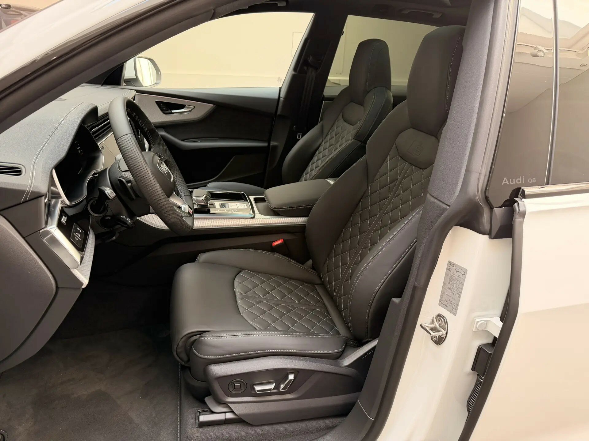 Автомобиль Audi Q8 50 TDI 3.0d AT (286 л.с.) 4WD - 17
