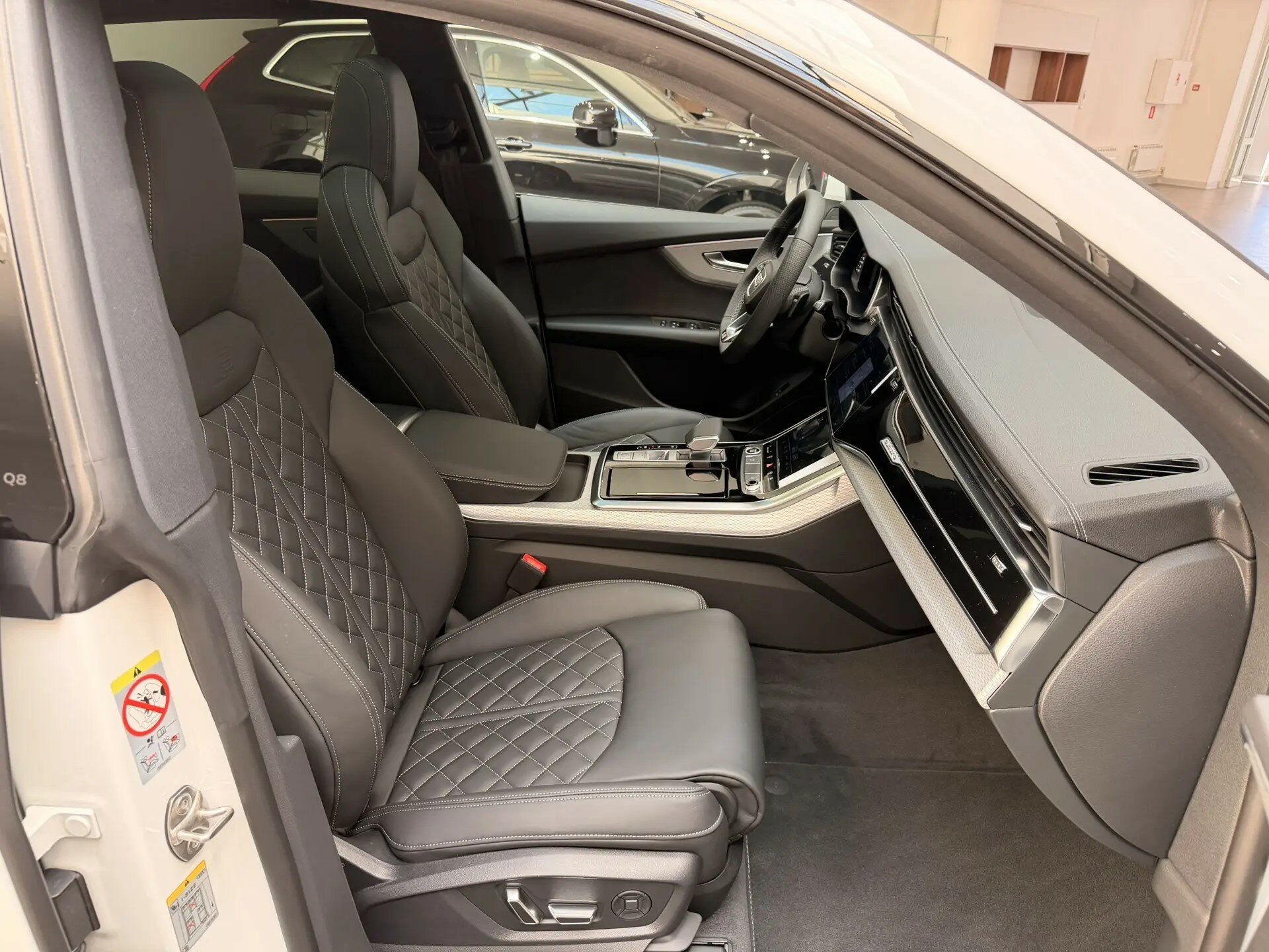 Автомобиль Audi Q8 50 TDI 3.0d AT (286 л.с.) 4WD - 19