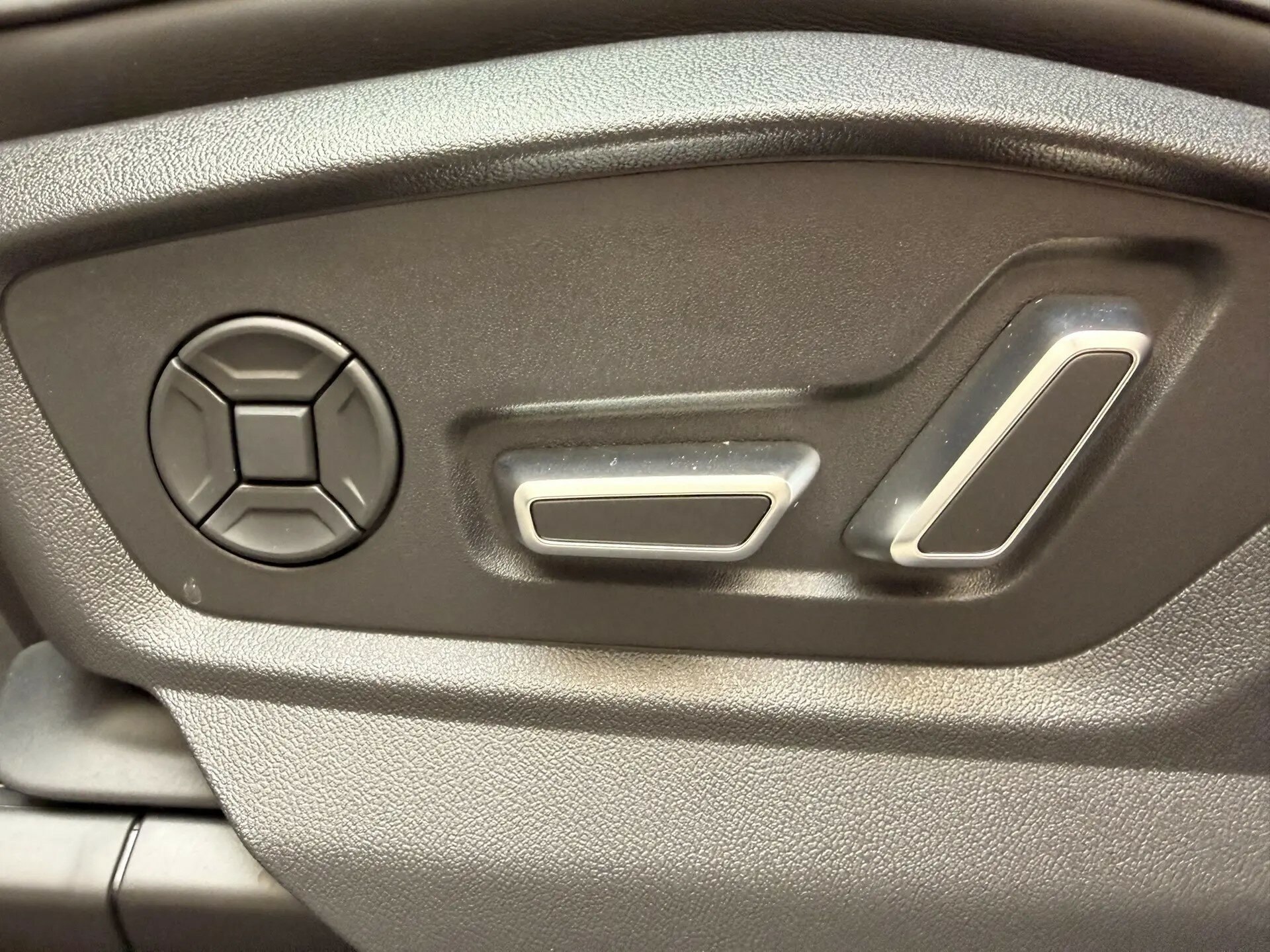 Автомобиль Audi Q8 50 TDI 3.0d AT (286 л.с.) 4WD - 18