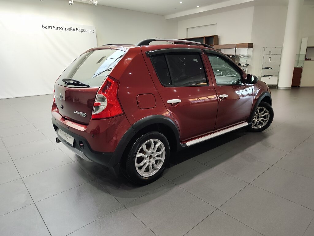 Автомобиль Renault Sandero Stepway 1.6 AT (103 л.с.) - 6