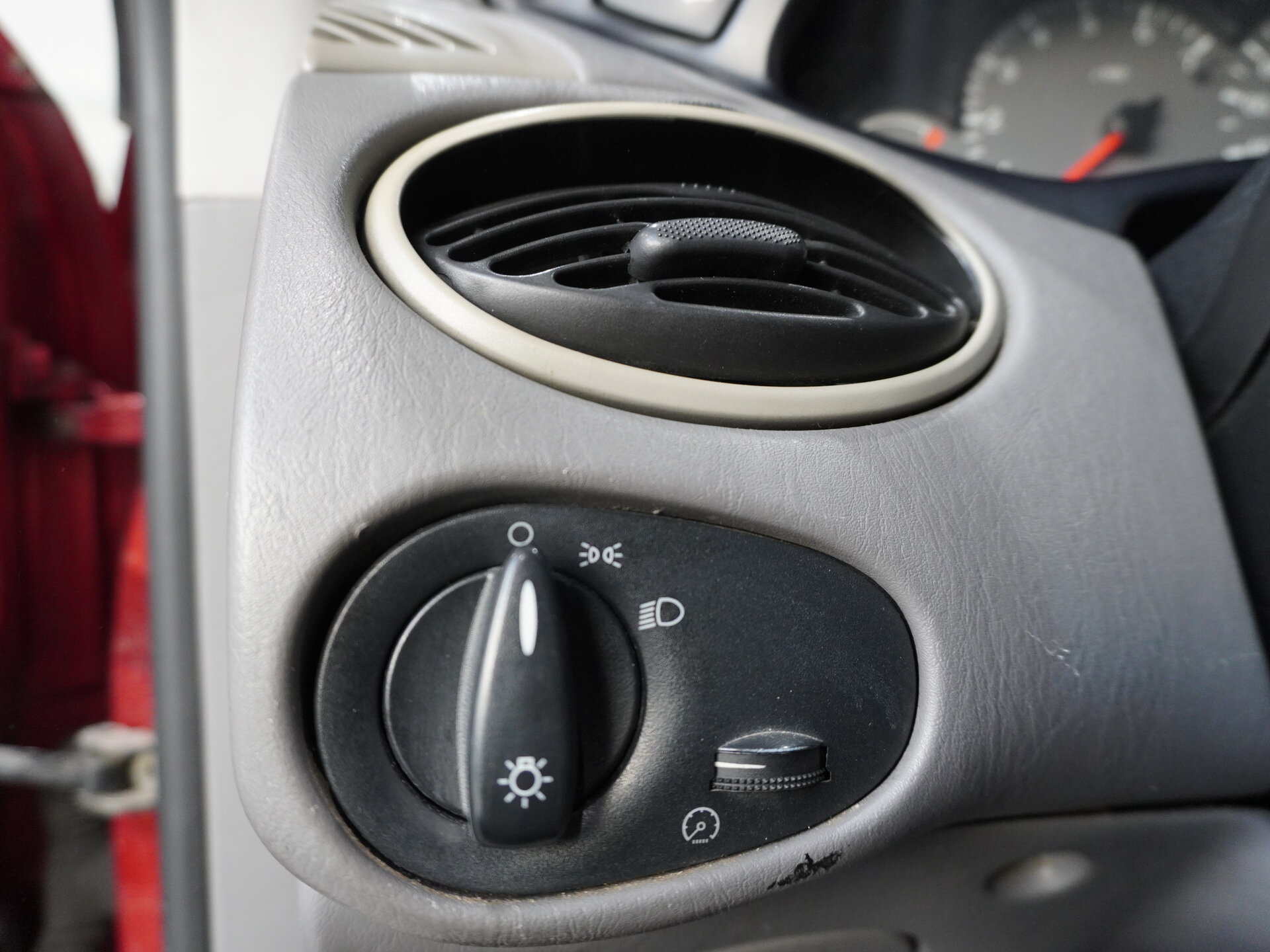 Автомобиль Ford Focus 2.0 AT (131 л.с.) - 20