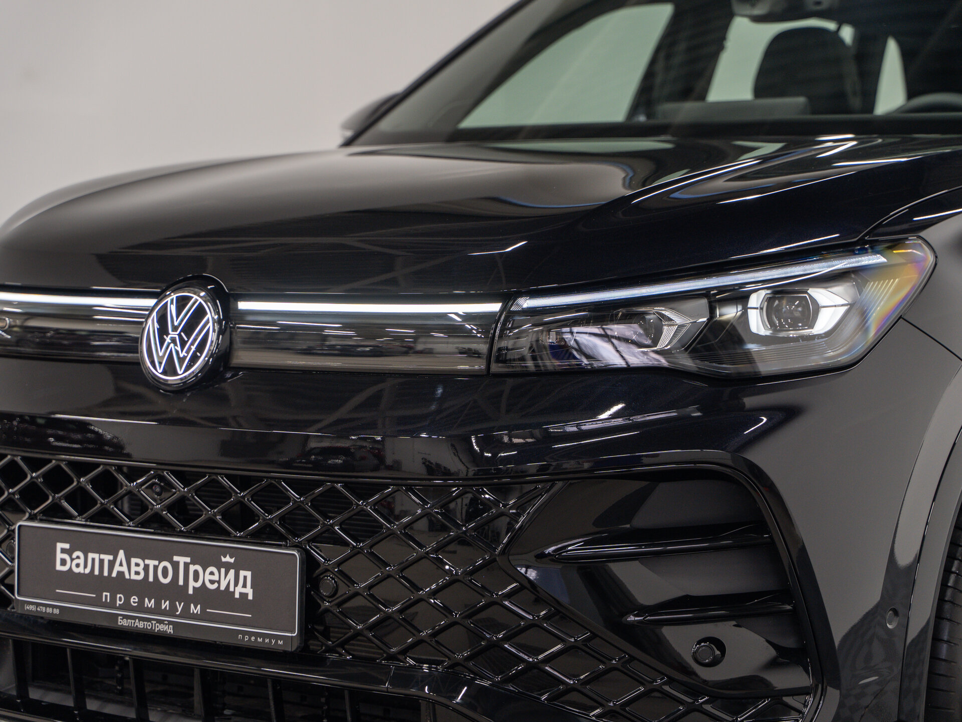 Автомобиль Volkswagen Tiguan L Pro 2.0 AMT (220 л.с.) 4WD - 2