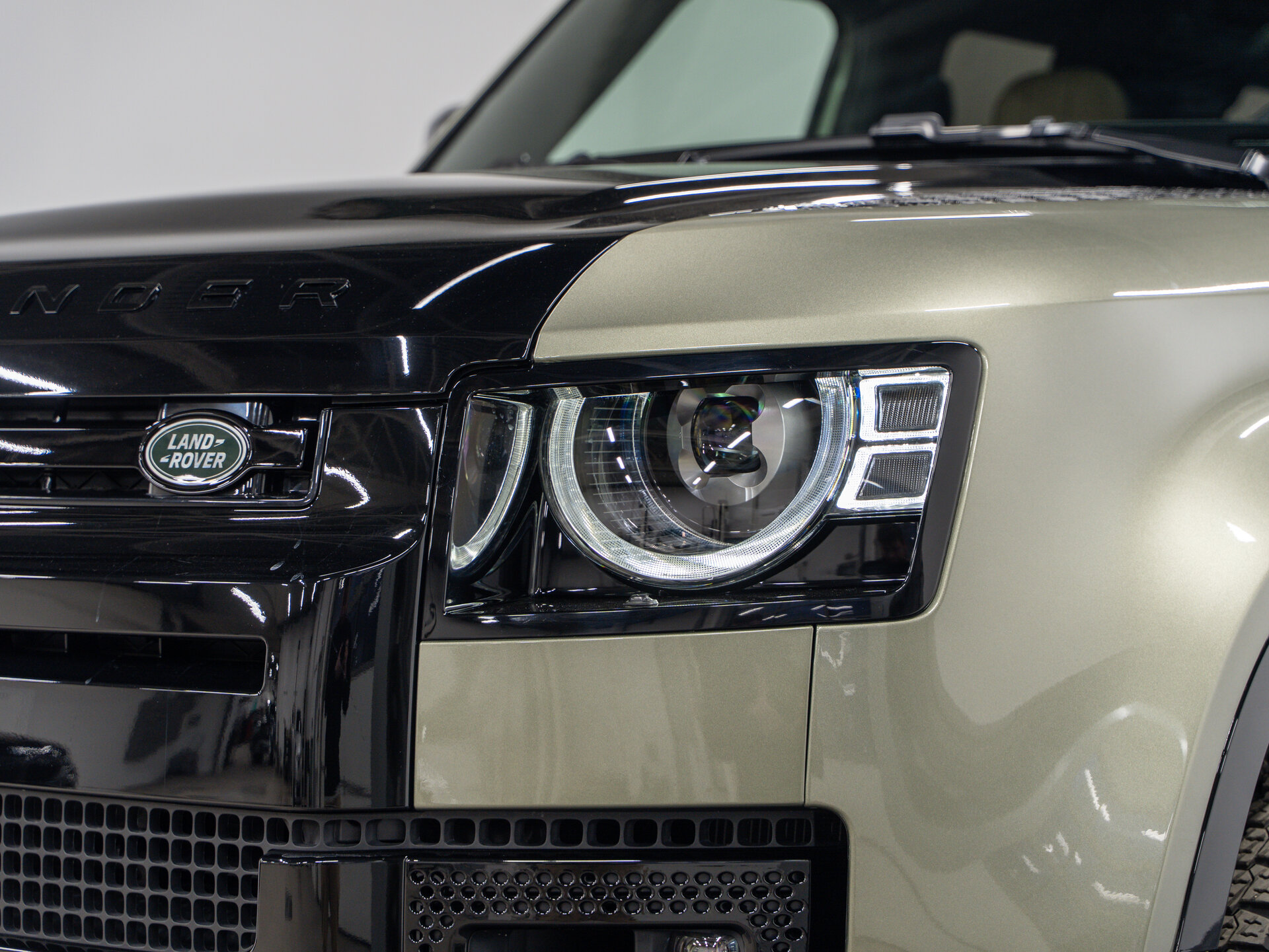 Автомобиль Land Rover Defender 130 3.0 AT (400 л.с.) 4WD - 2