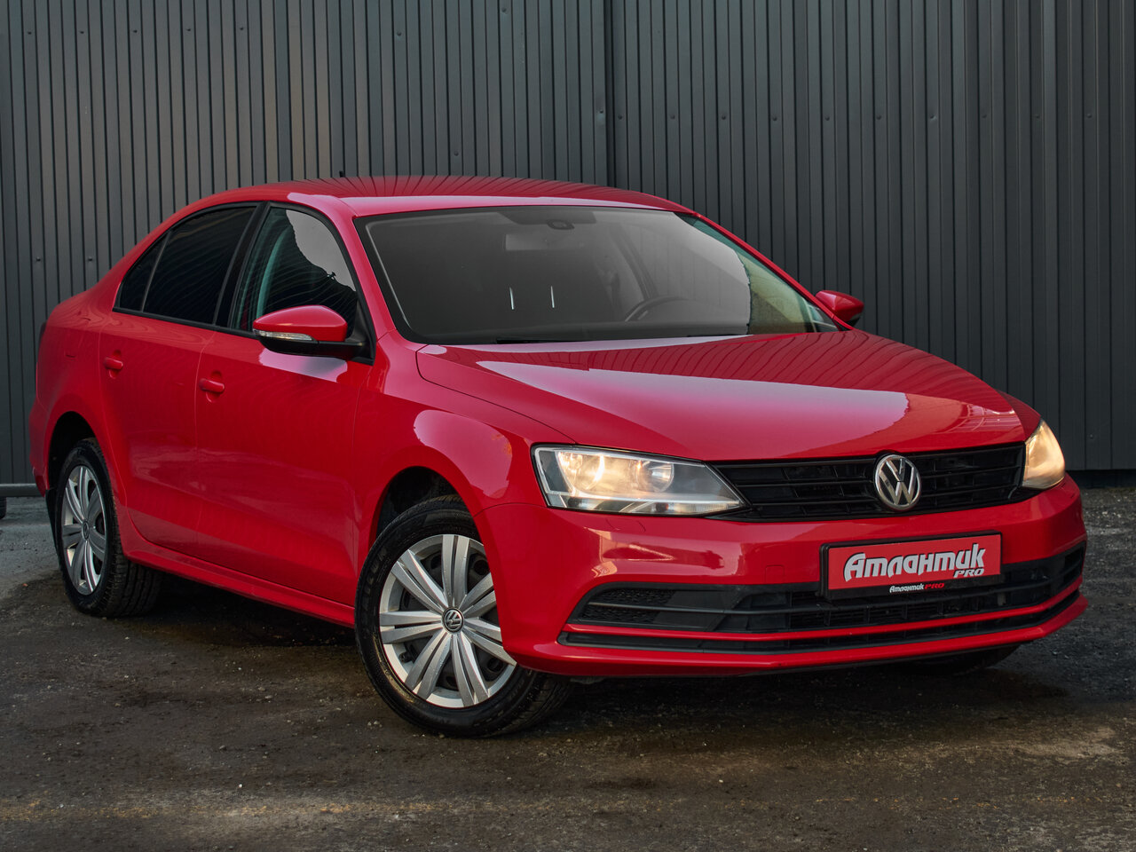 Купить Volkswagen Jetta 1.6 AT (105 л.с.), 2014 в Екатеренбурге