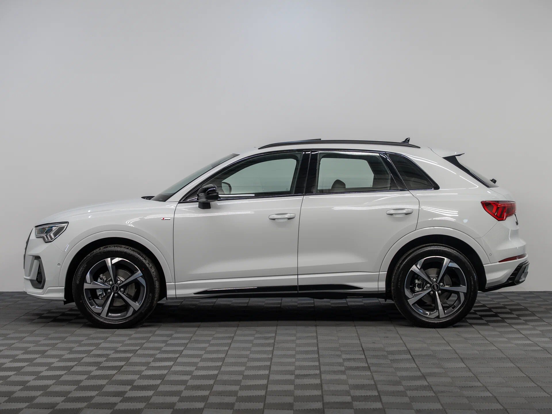 Автомобиль Audi Q3 35 TFSI 1.5 AMT (160 л.с.) - 8