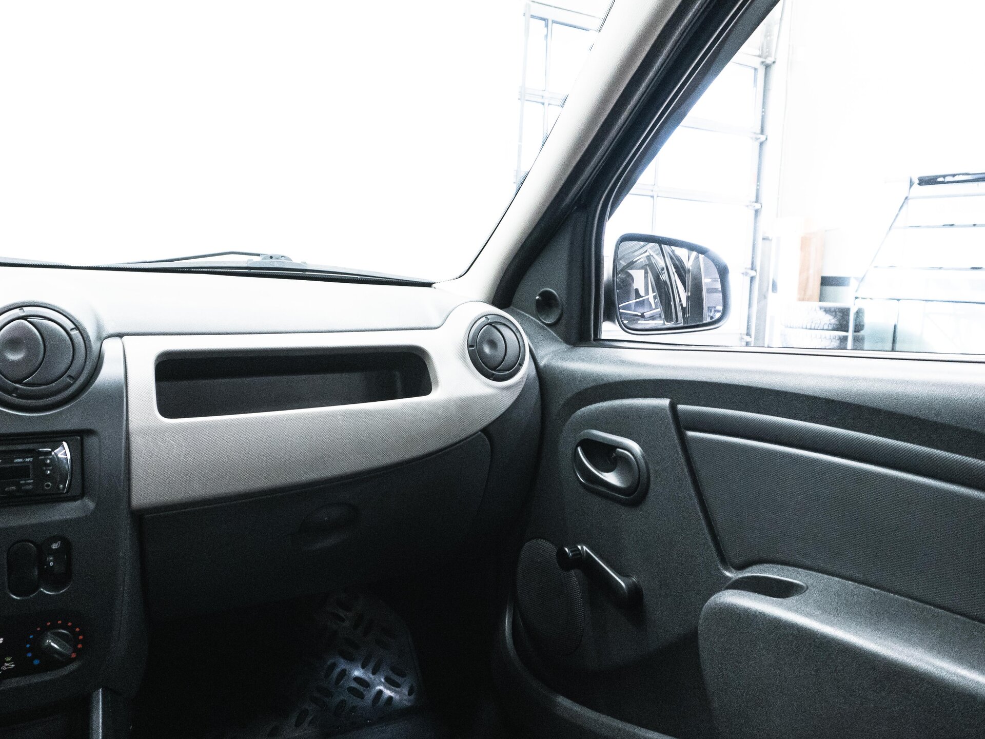 Renault Logan 2010 14