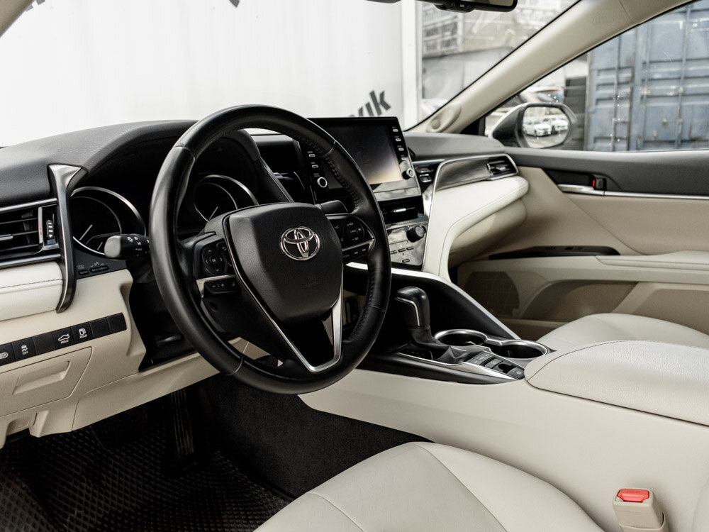 Купить Toyota Camry 3.5 AT (249 л.с.), 2022 в Екатеренбурге