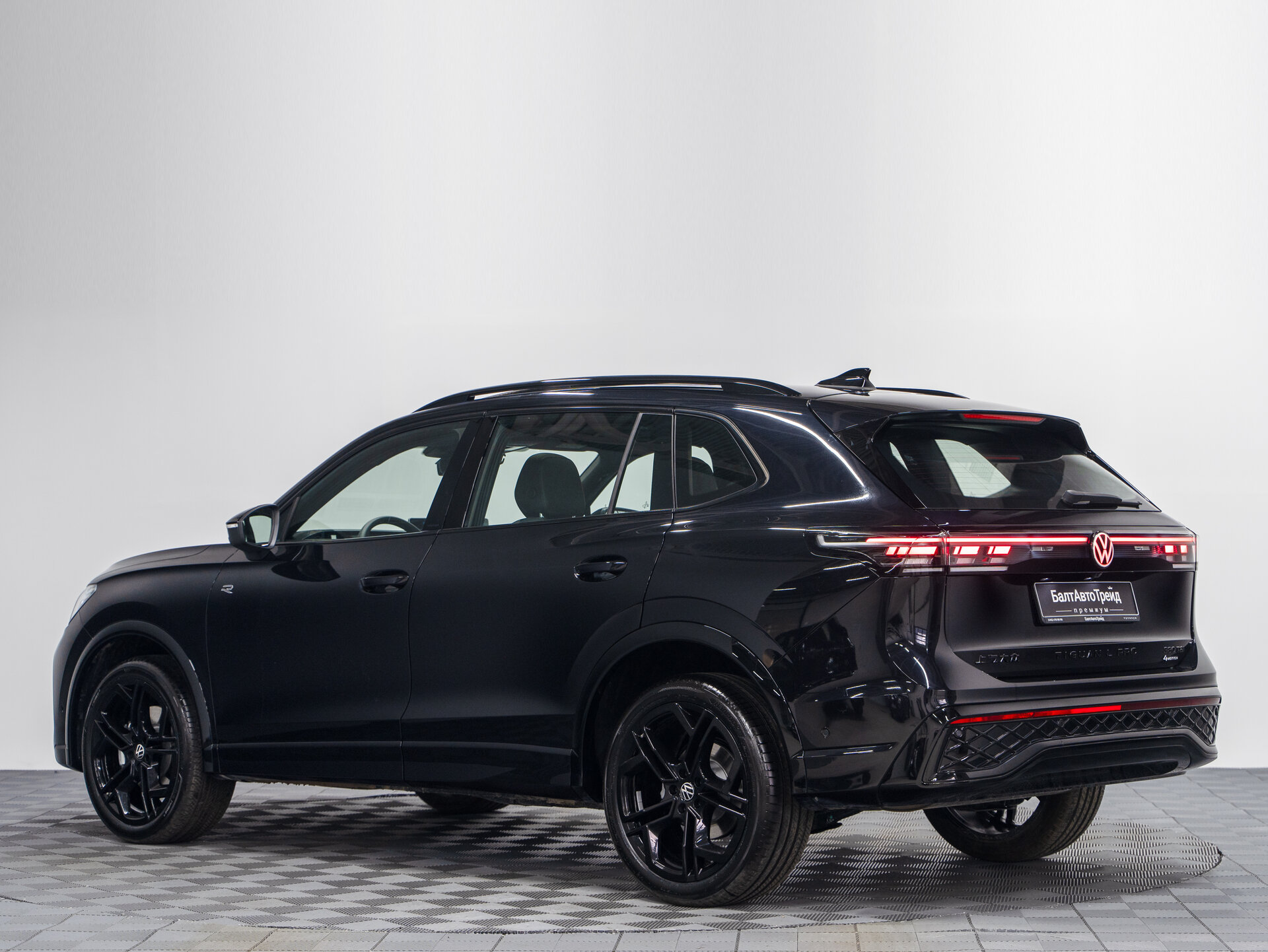 Автомобиль Volkswagen Tiguan L Pro 2.0 AMT (220 л.с.) 4WD - 9