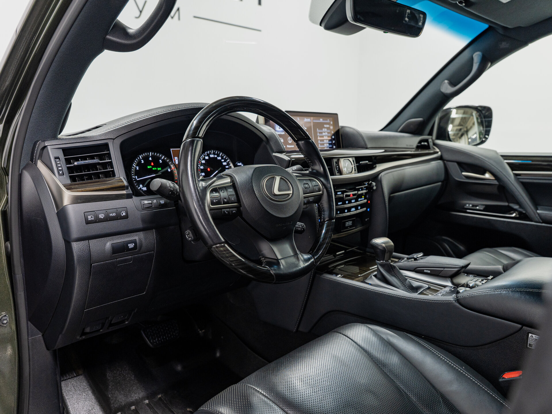 Автомобиль Lexus LX 570 5.7 AT (367 л.с.) 4WD - 10