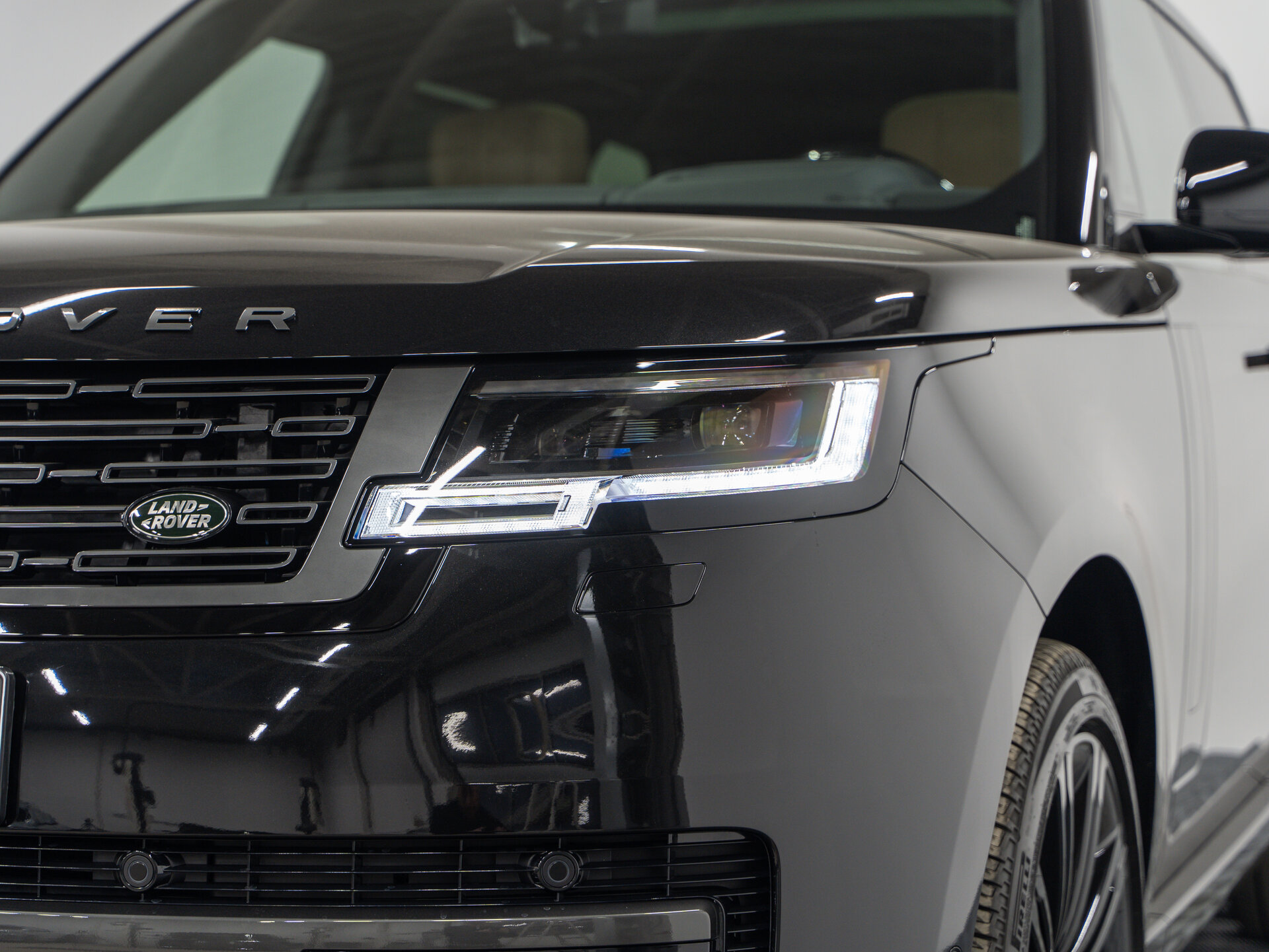 Автомобиль Land Rover Range Rover P530 MHEV Long 4.4 AT (530 л.с.) 4WD - 2