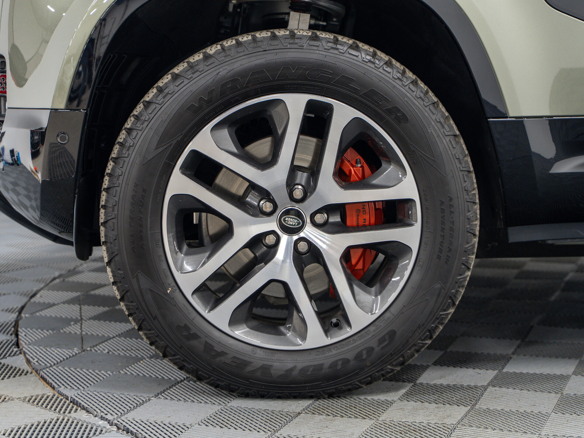 Автомобиль Land Rover Defender 130 3.0 AT (400 л.с.) 4WD - 3