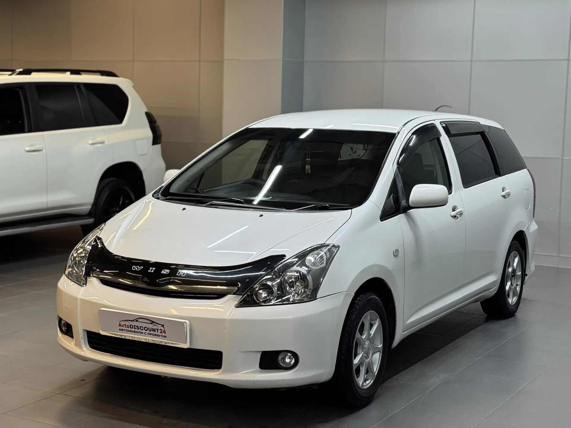 Toyota Wish — фото 1
