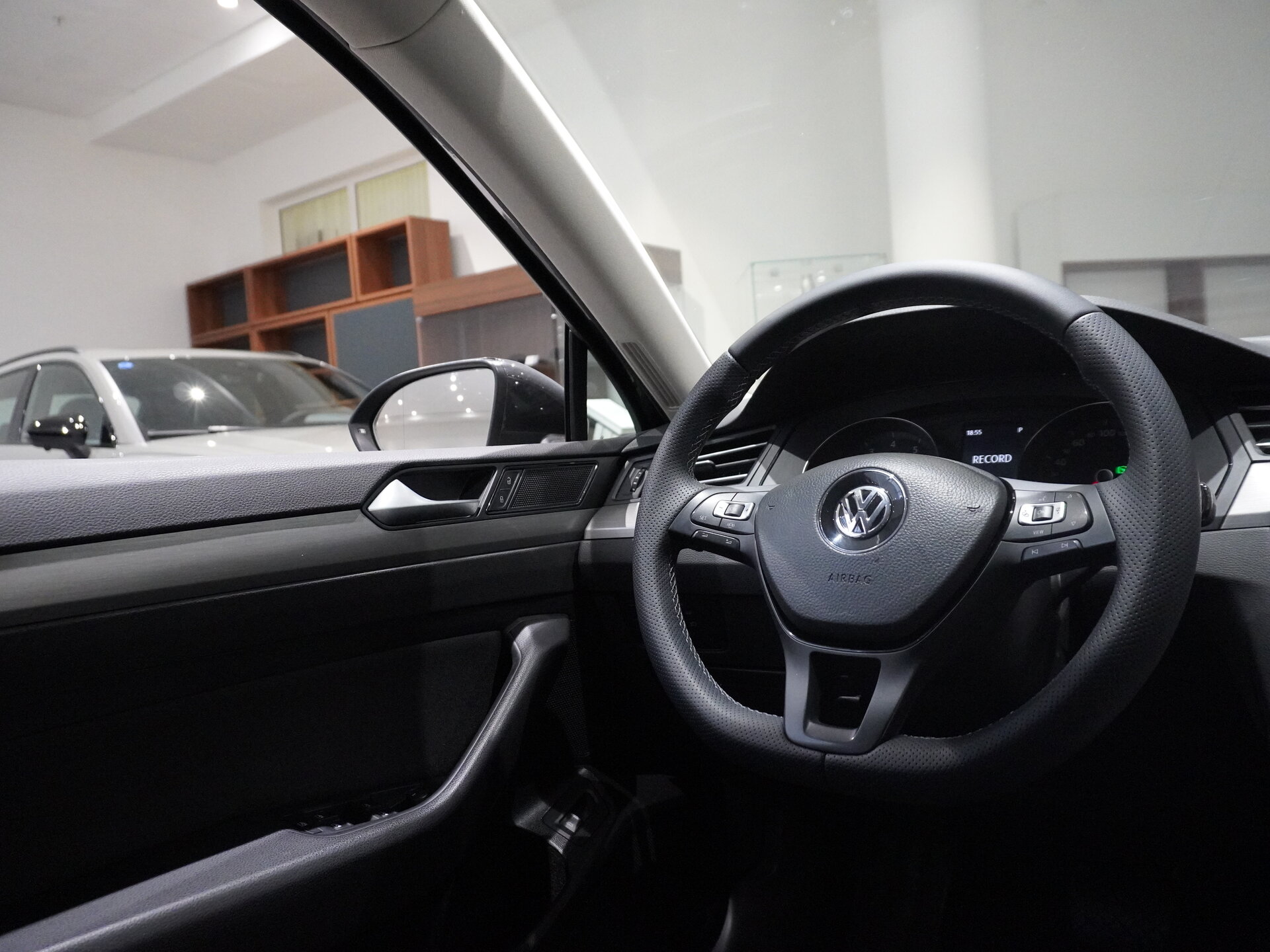 Автомобиль Volkswagen Passat 1.4 AMT (125 л.с.) - 15